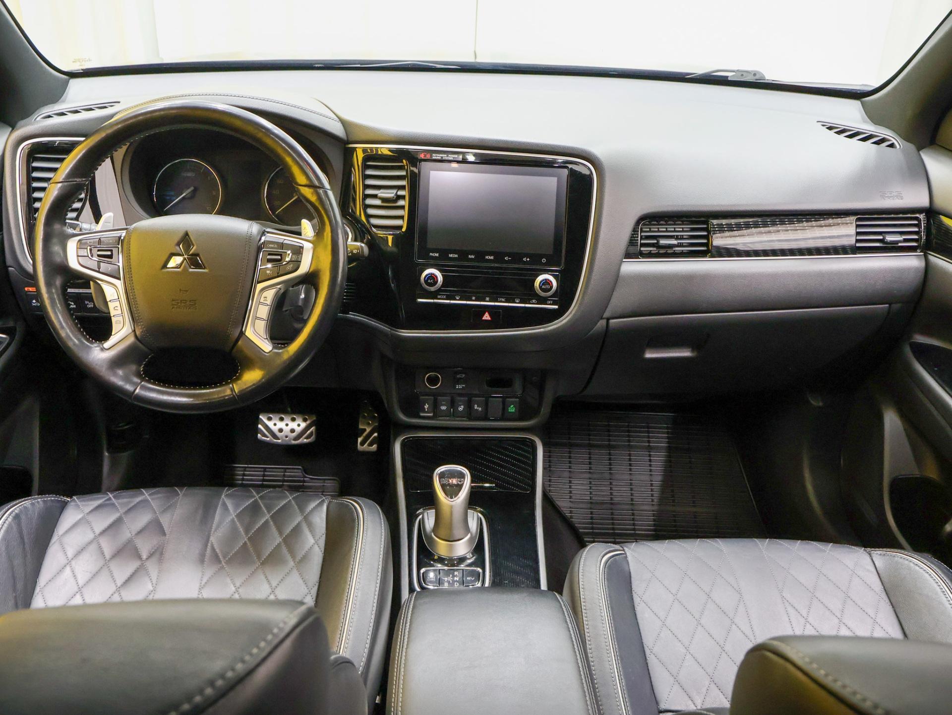 MITSUBISHI Outlander PHEV 2020