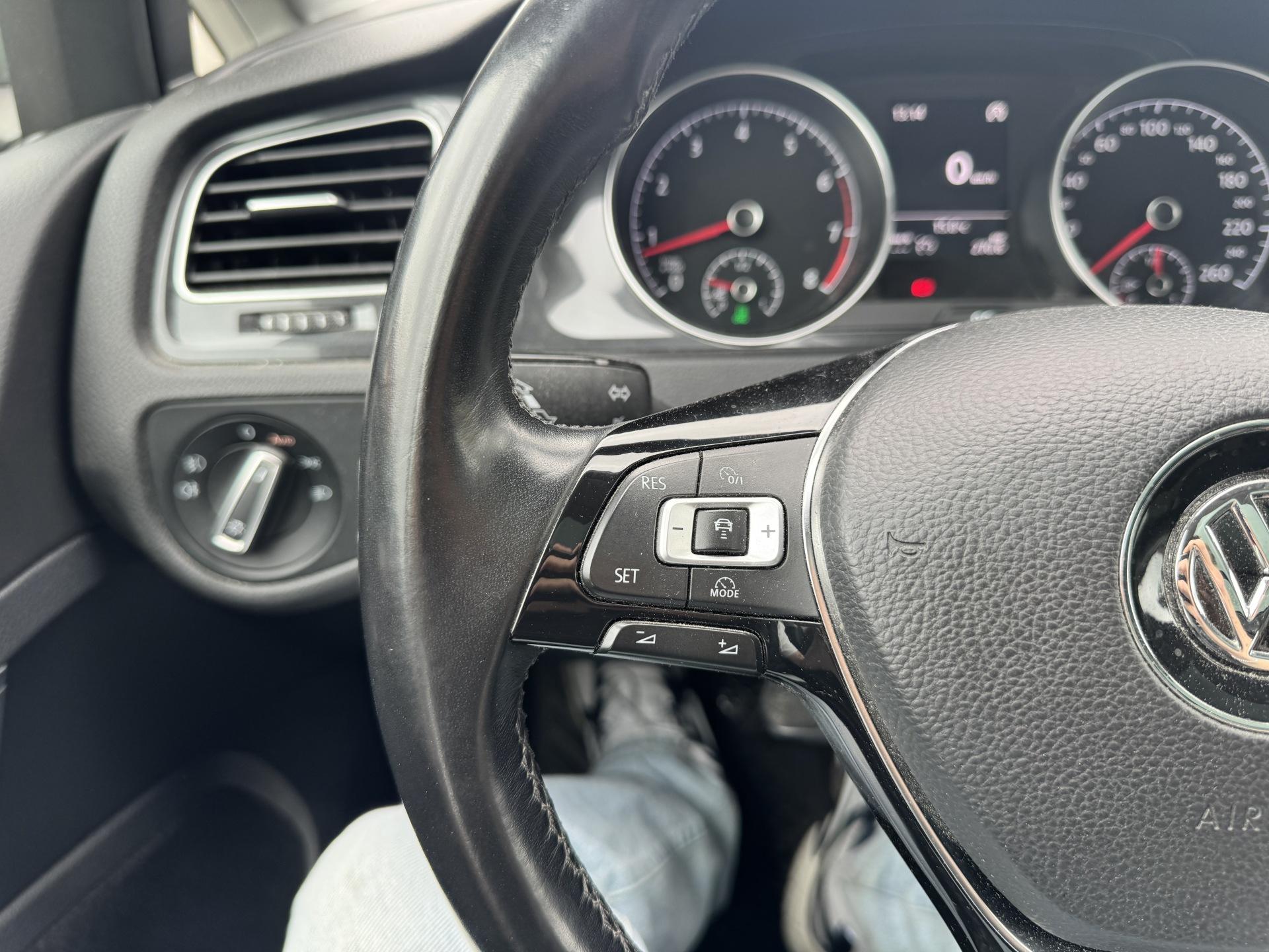 VOLKSWAGEN Golf 2018