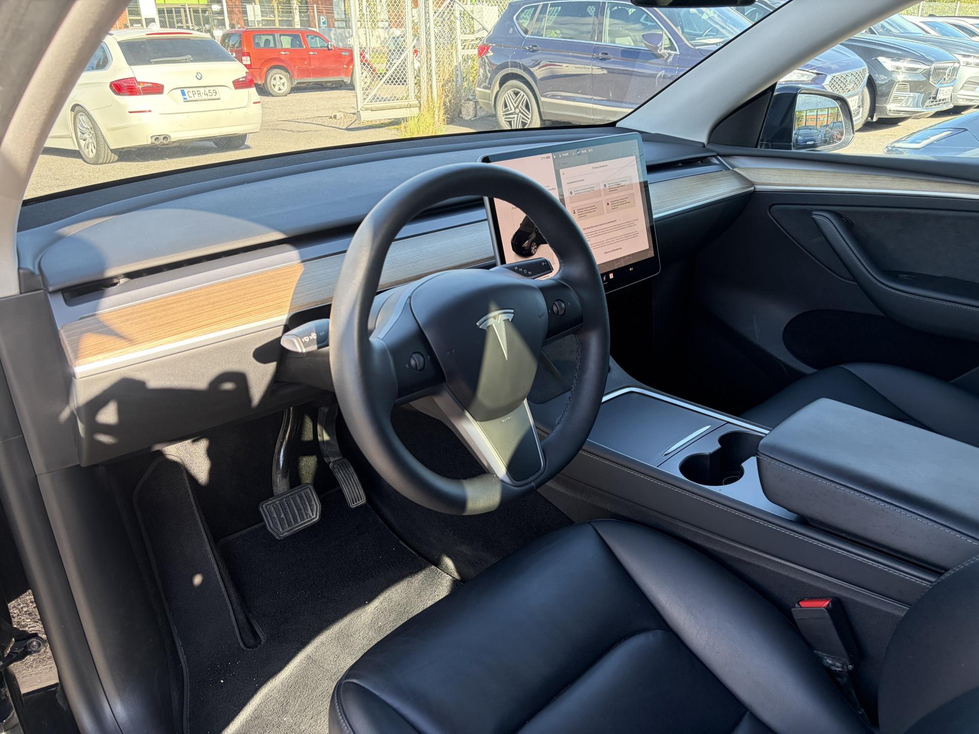TESLA Model Y 2023