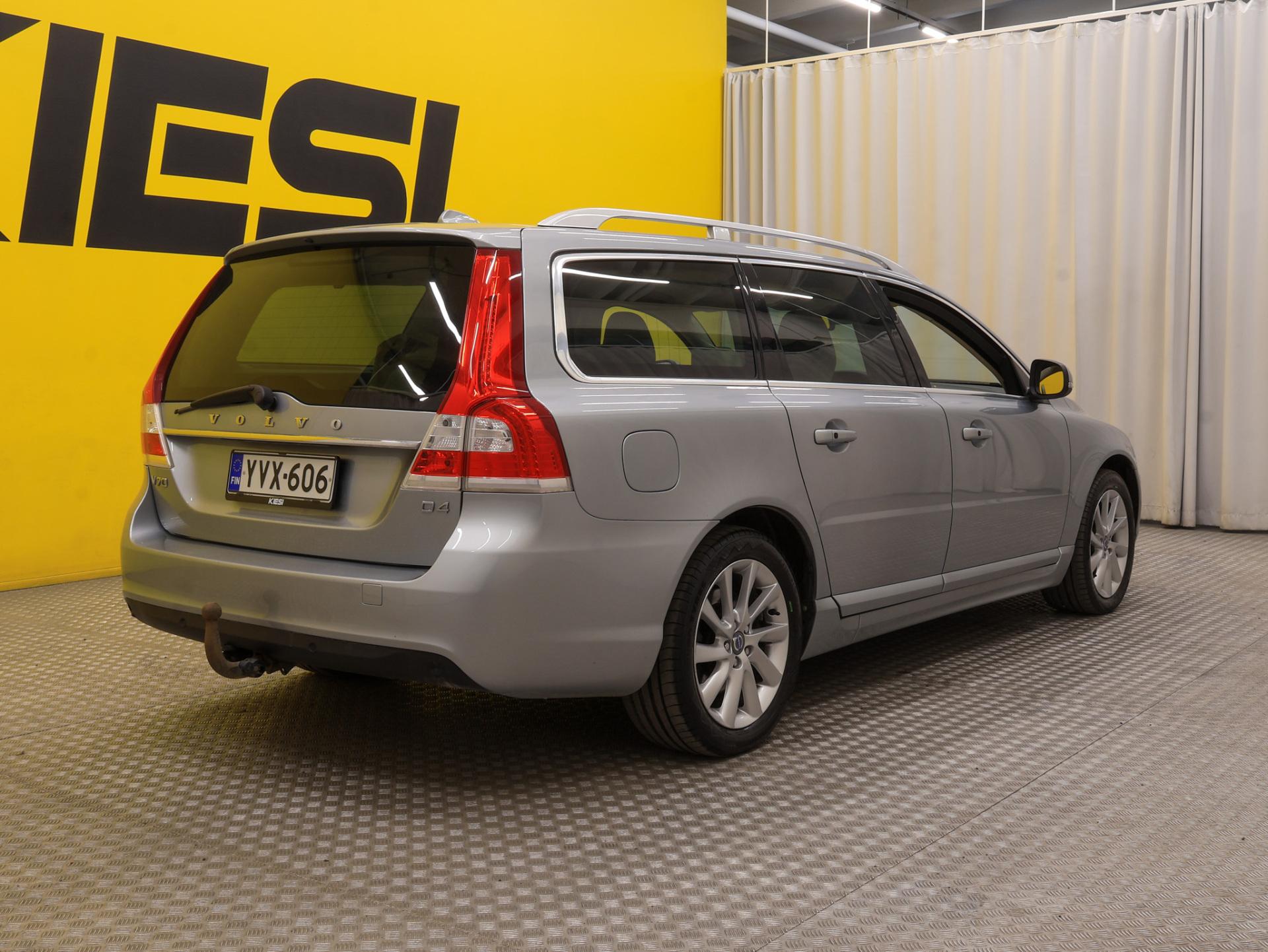 VOLVO V70 2013