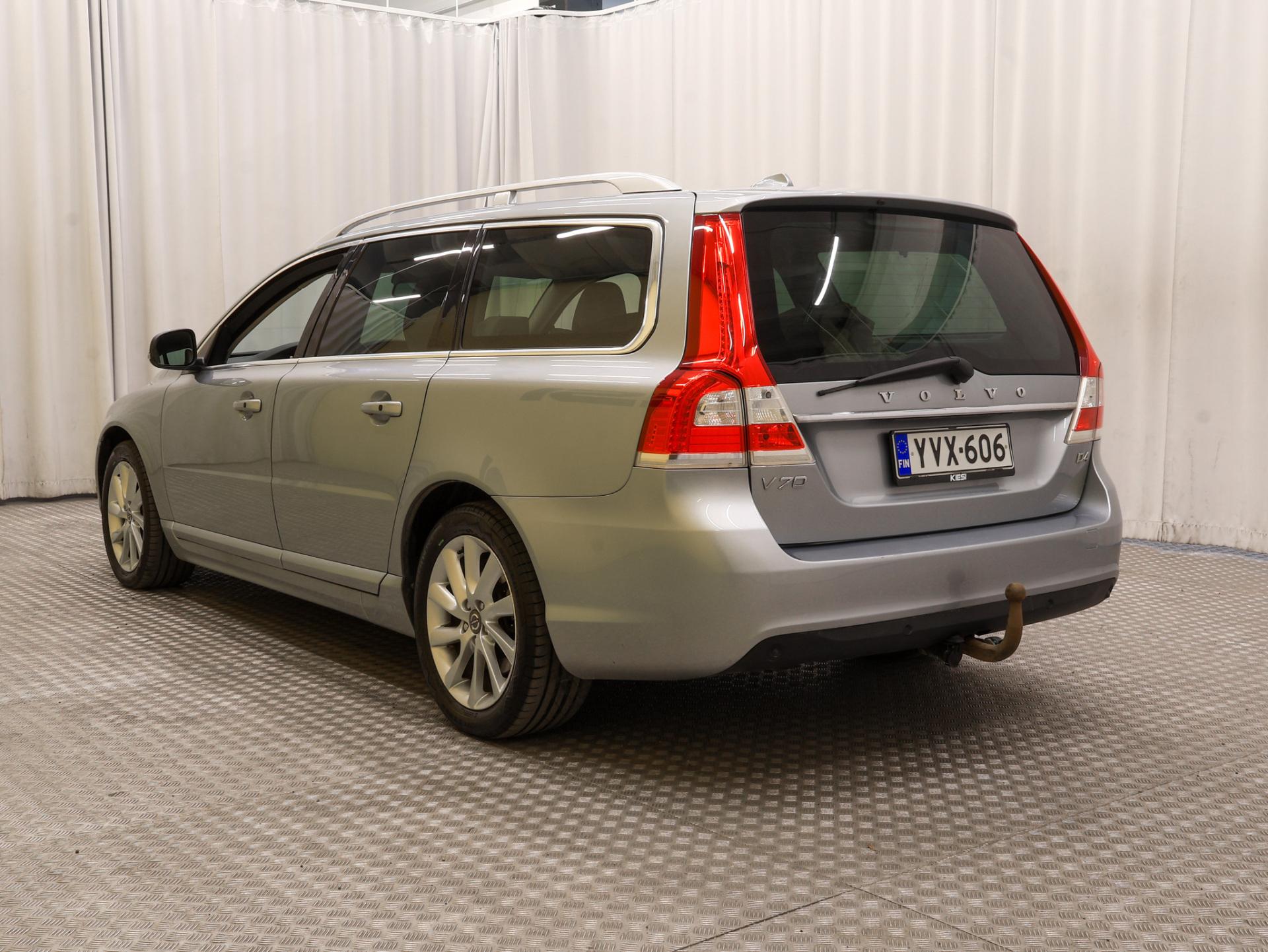 VOLVO V70 2013