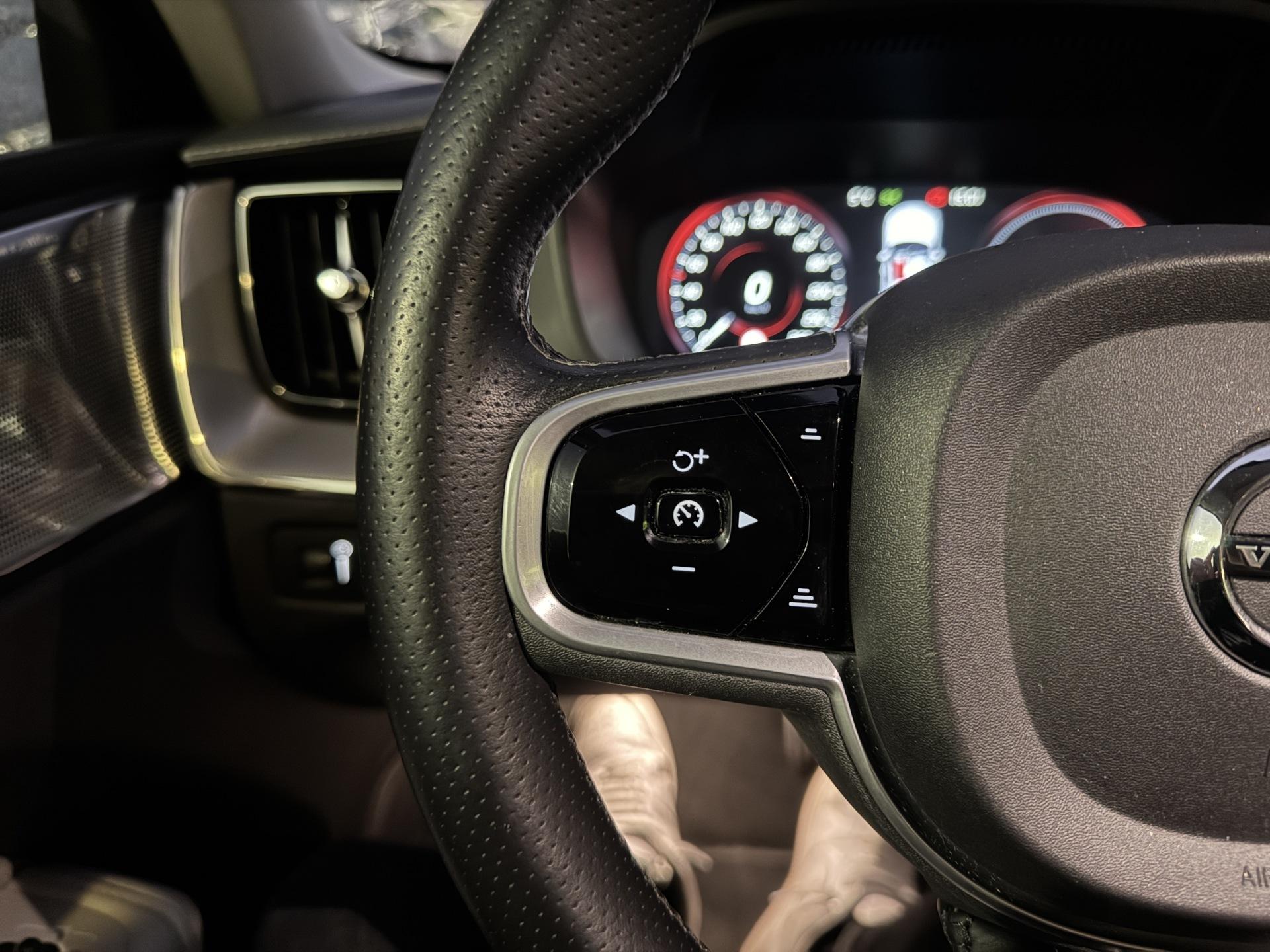 VOLVO XC60 2019