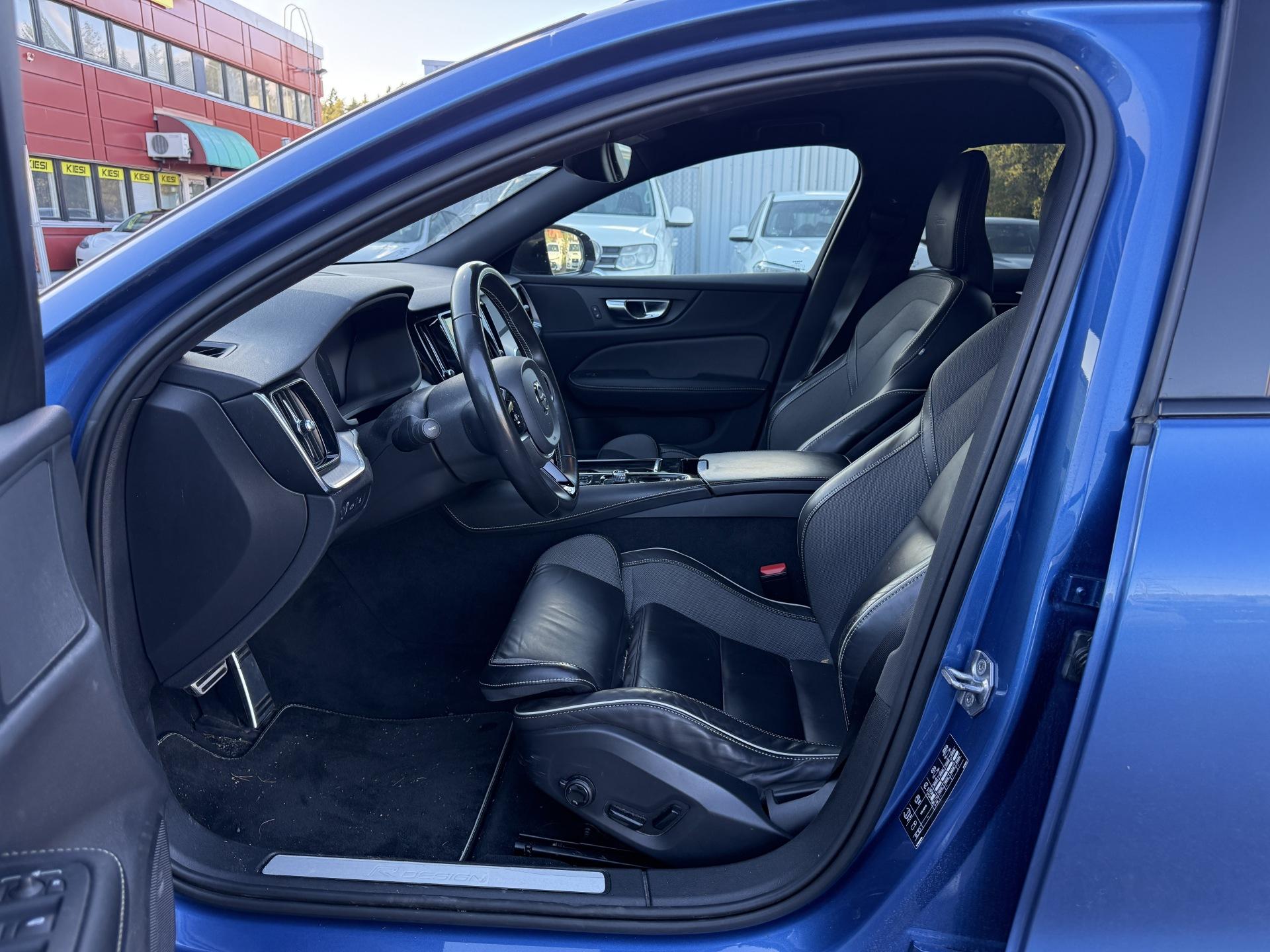 VOLVO V60 2020