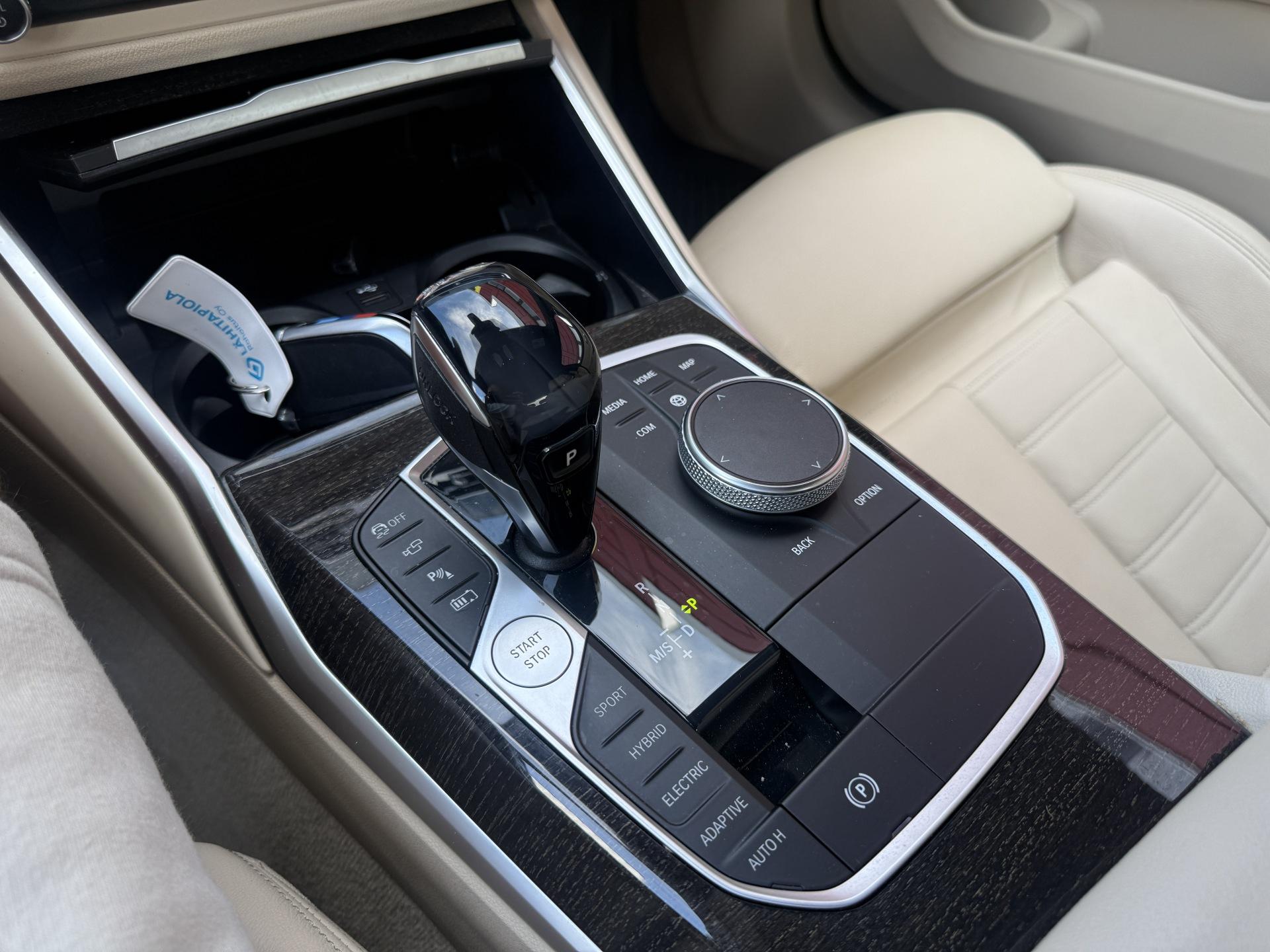 BMW 330 2019