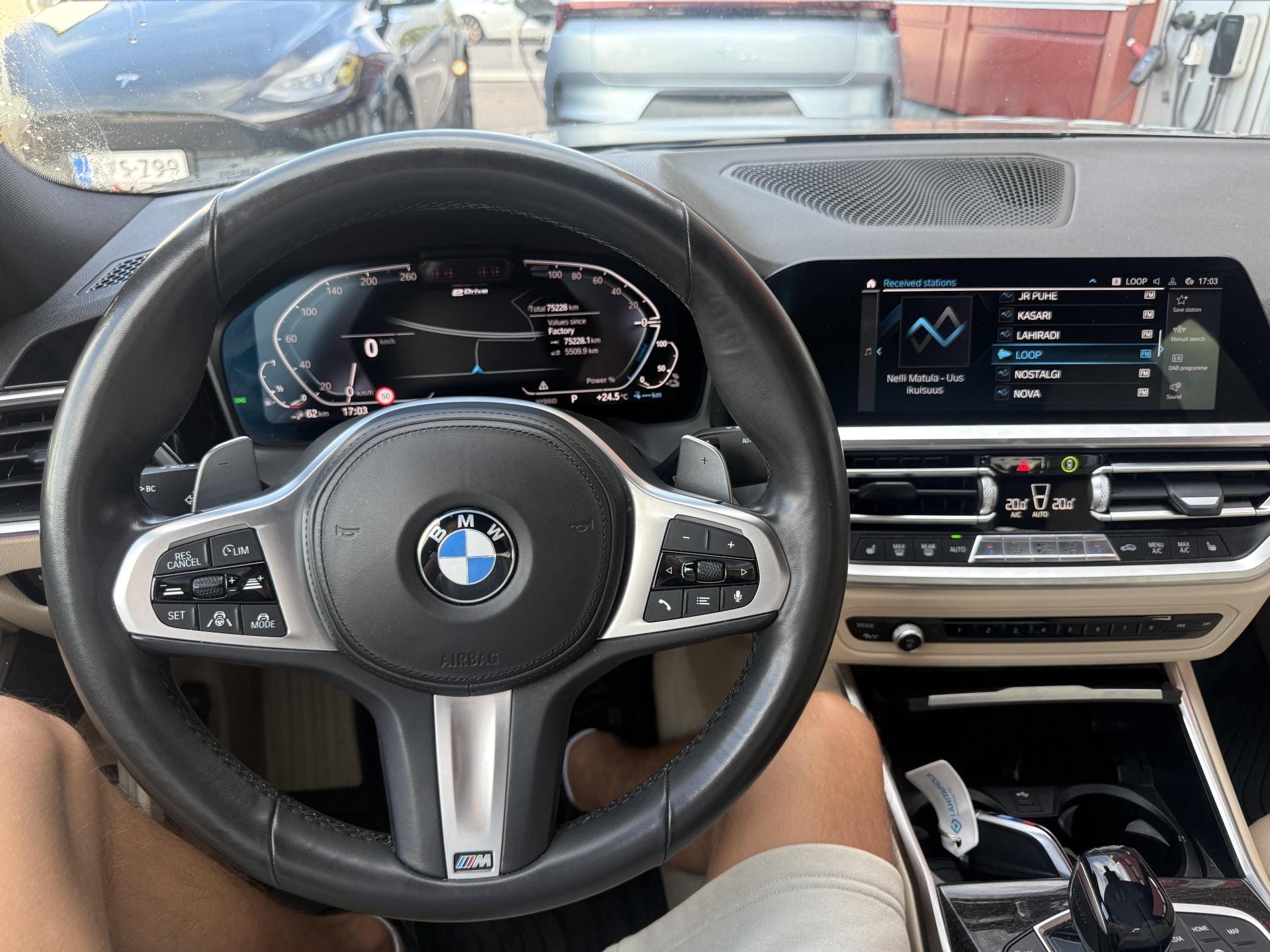 BMW 330 2019