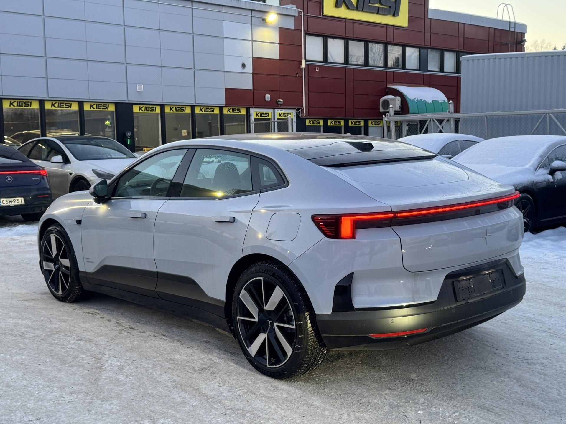 POLESTAR 4 2025