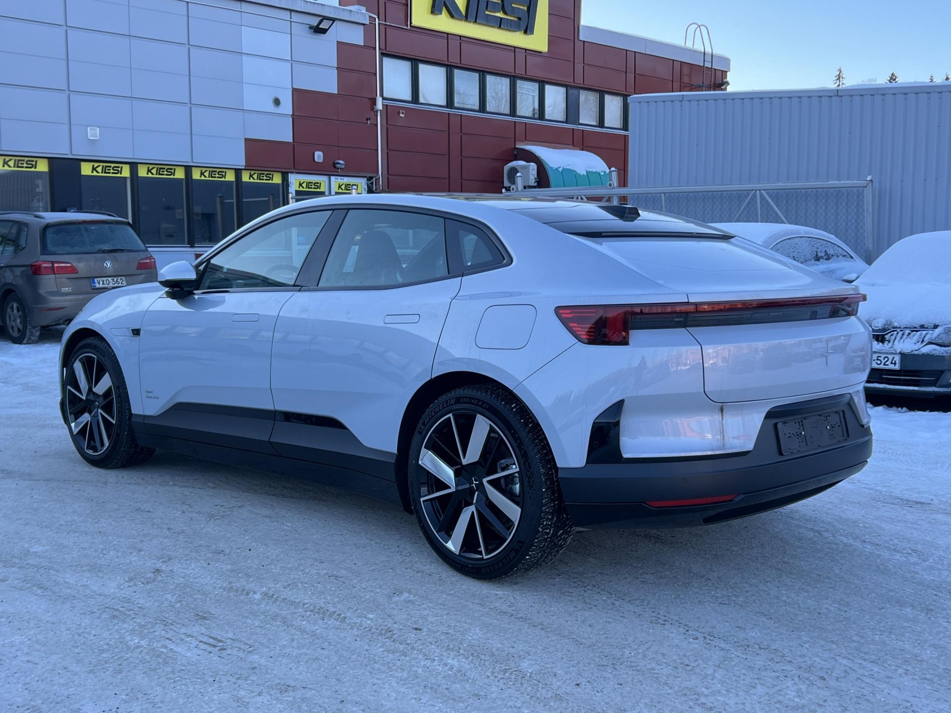 POLESTAR 4 2025