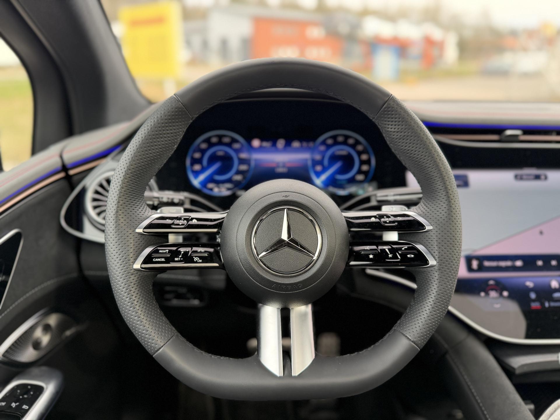 MERCEDES-BENZ EQE SUV 2025