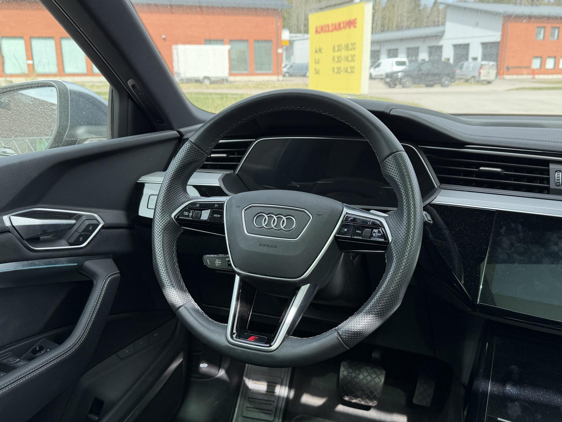 AUDI e-tron 2023