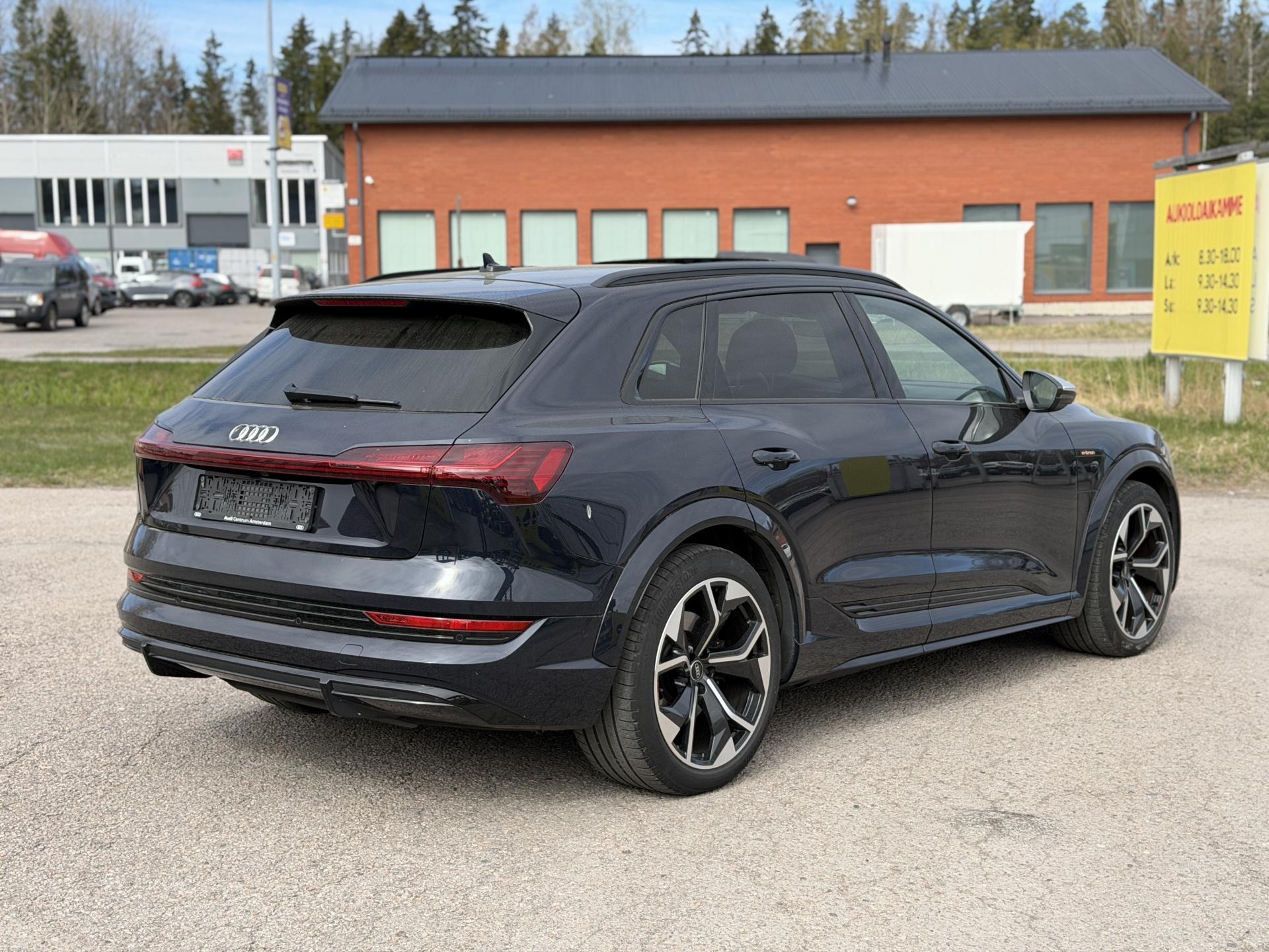 AUDI e-tron 2023