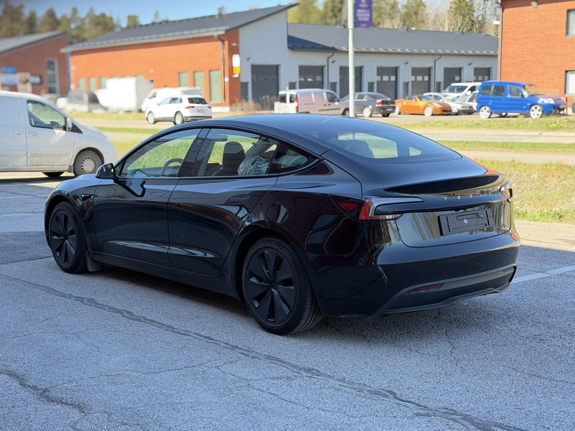 TESLA Model 3 2024