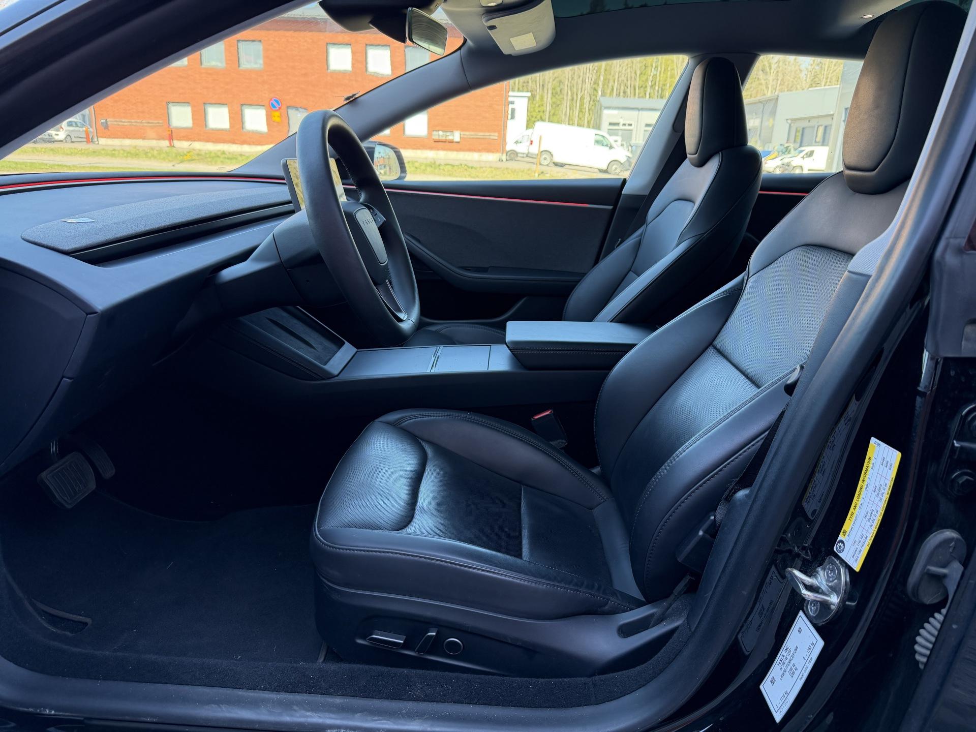TESLA Model 3 2024