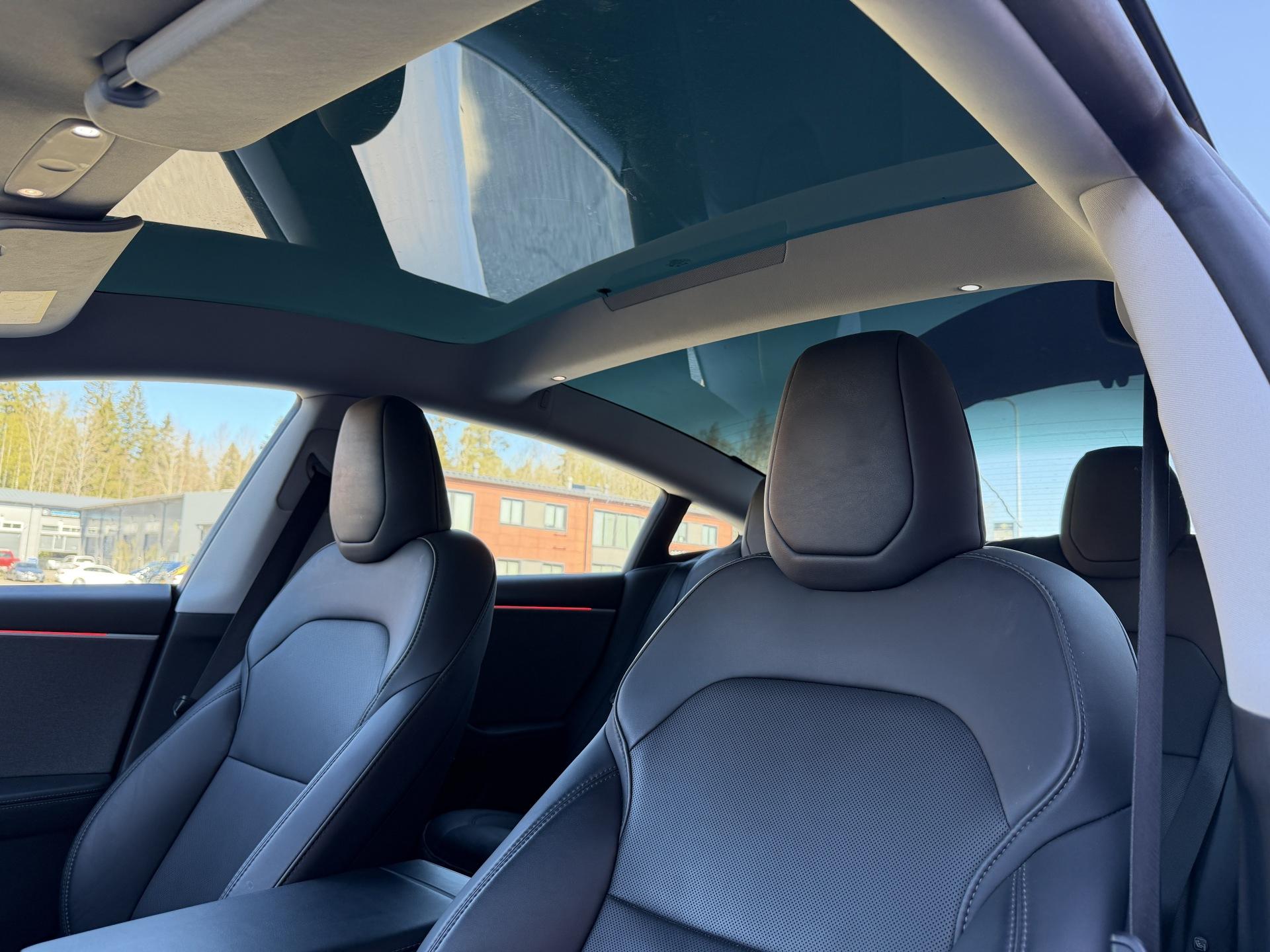 TESLA Model 3 2024
