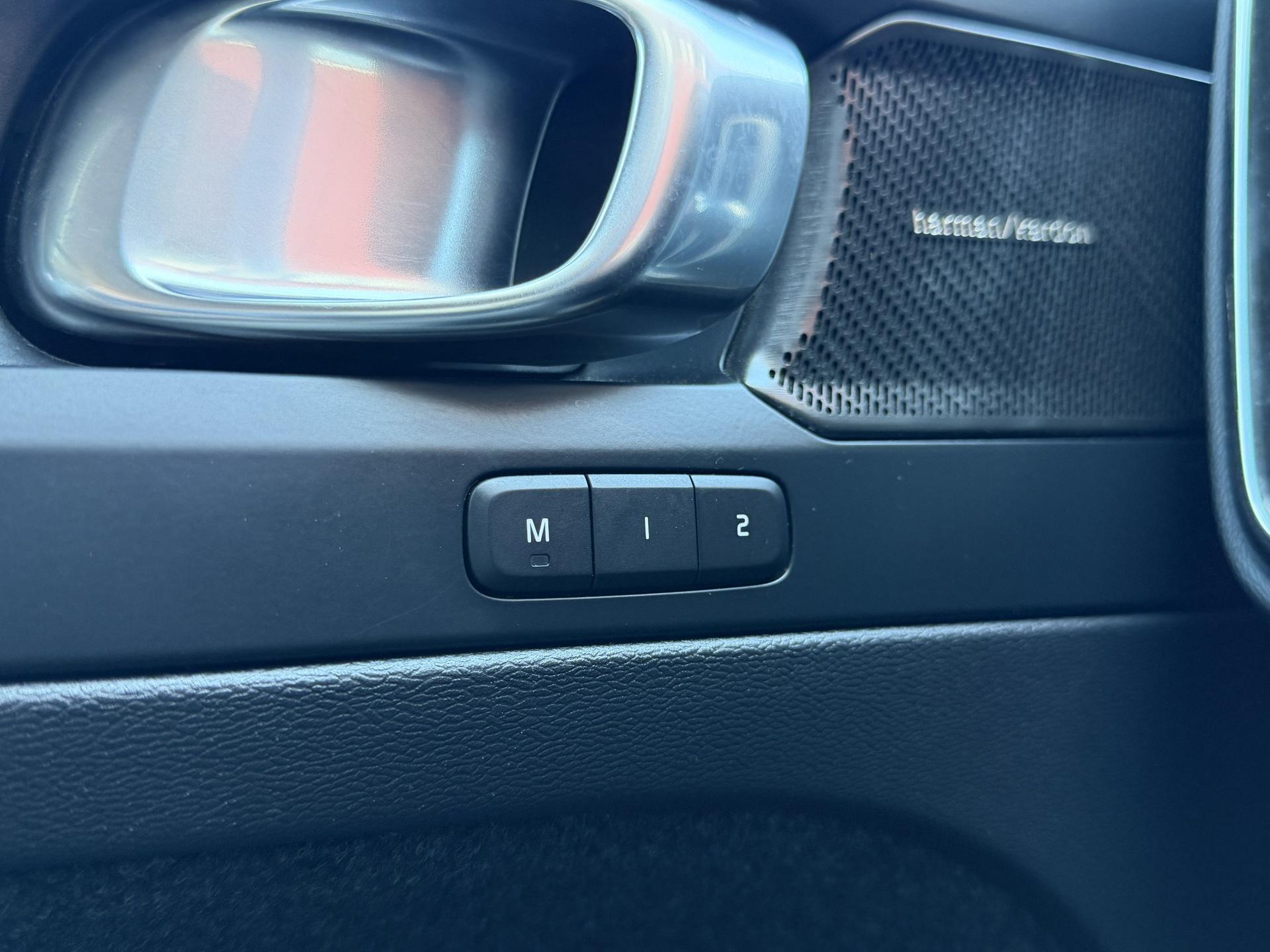 VOLVO XC40 2023