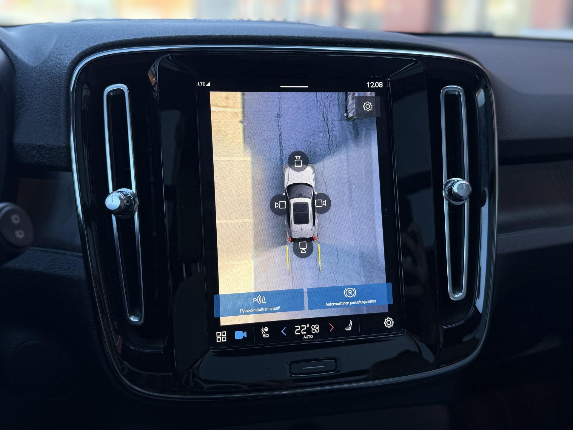VOLVO XC40 2023