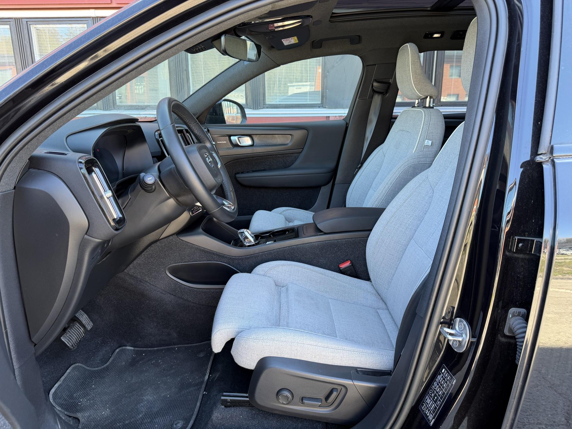 VOLVO XC40 2023