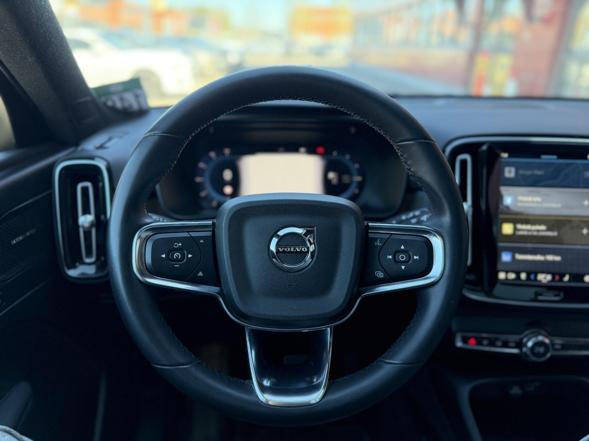 VOLVO XC40 2023