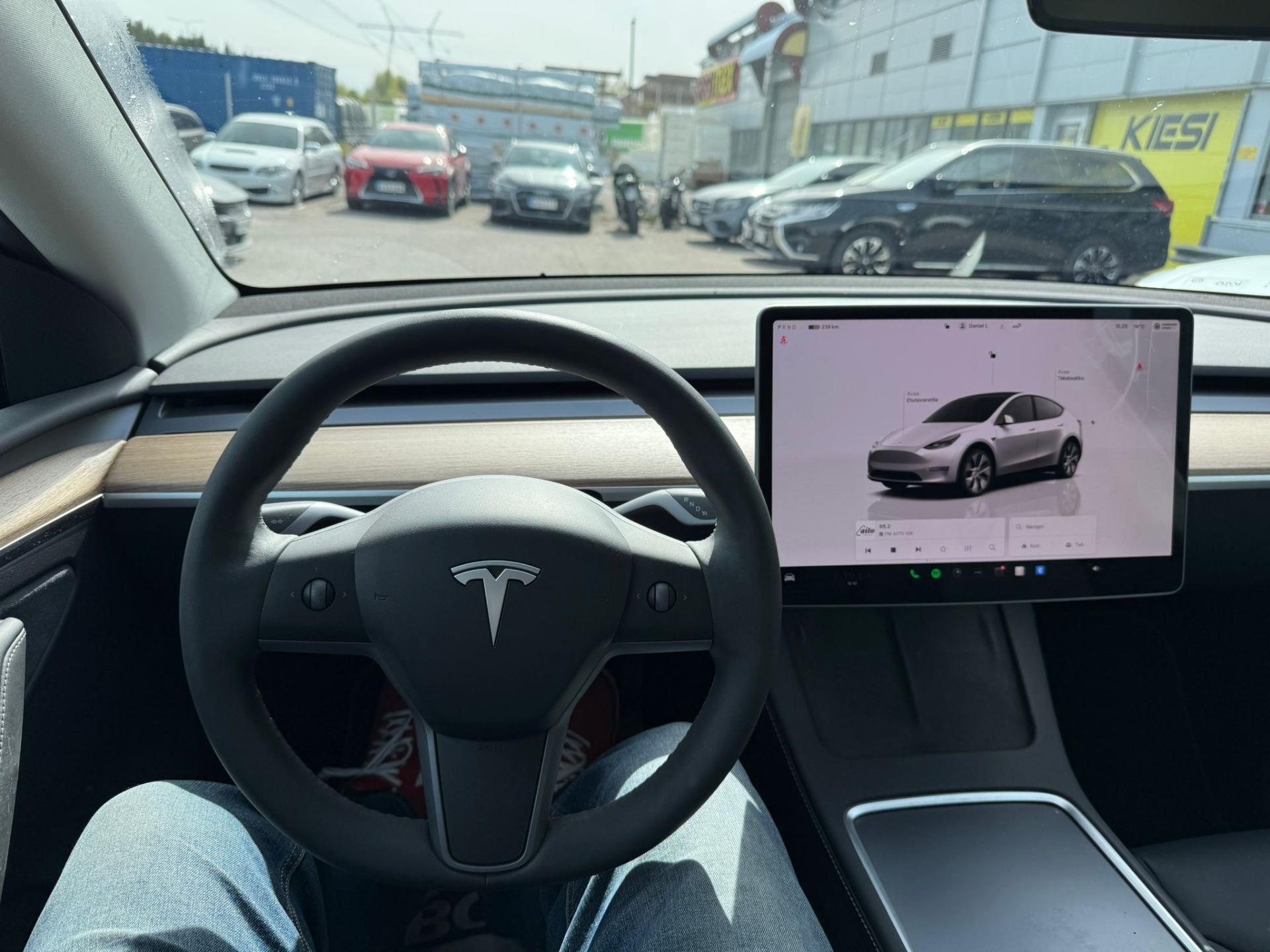 TESLA Model Y 2023