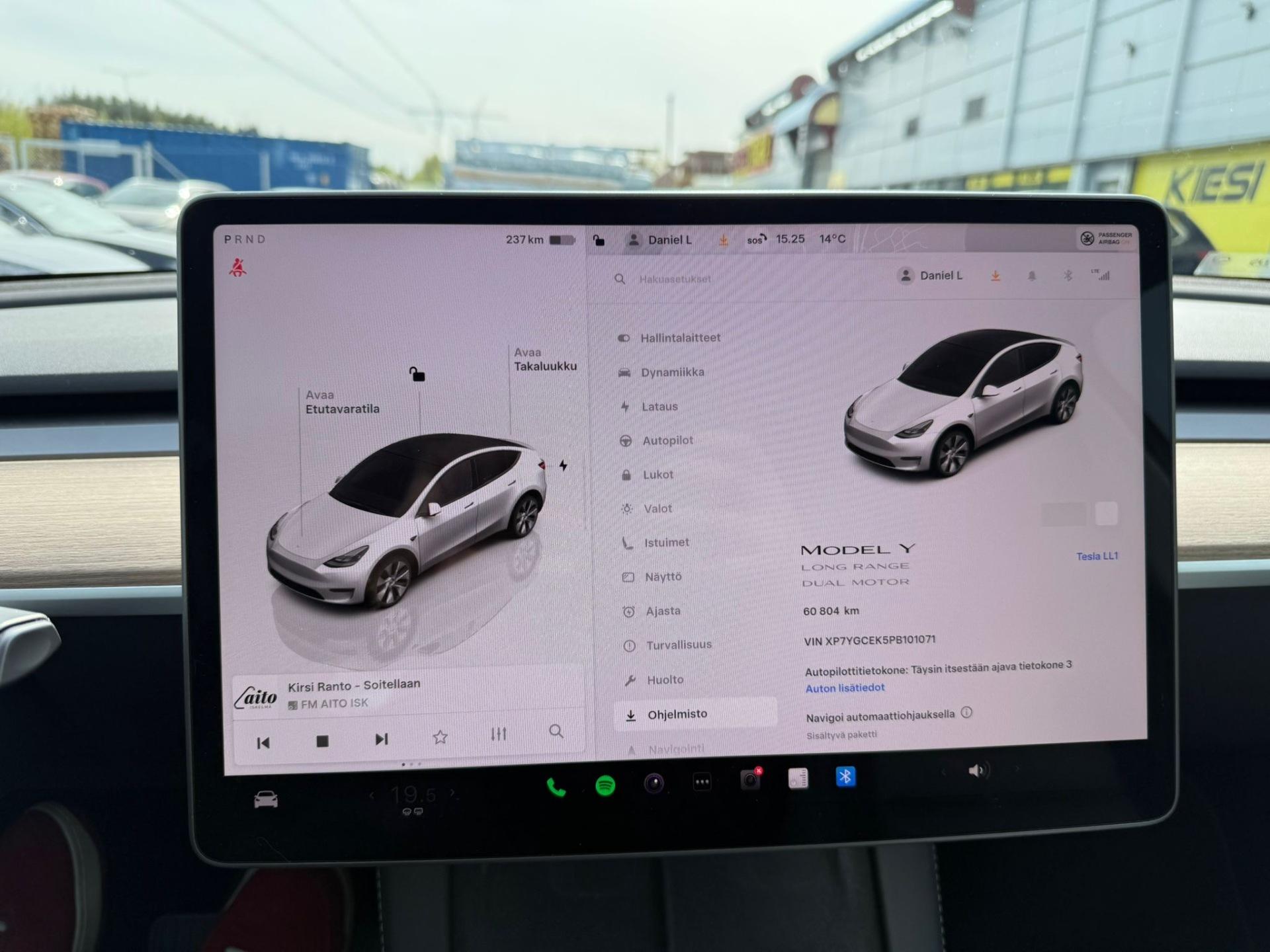 TESLA Model Y 2023