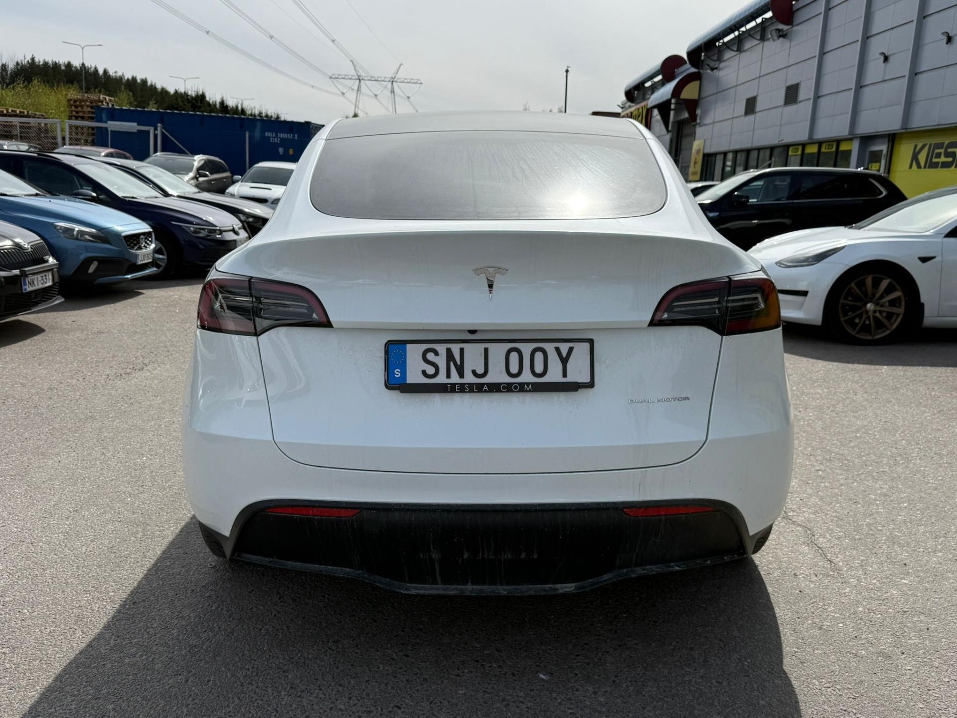 TESLA Model Y 2023