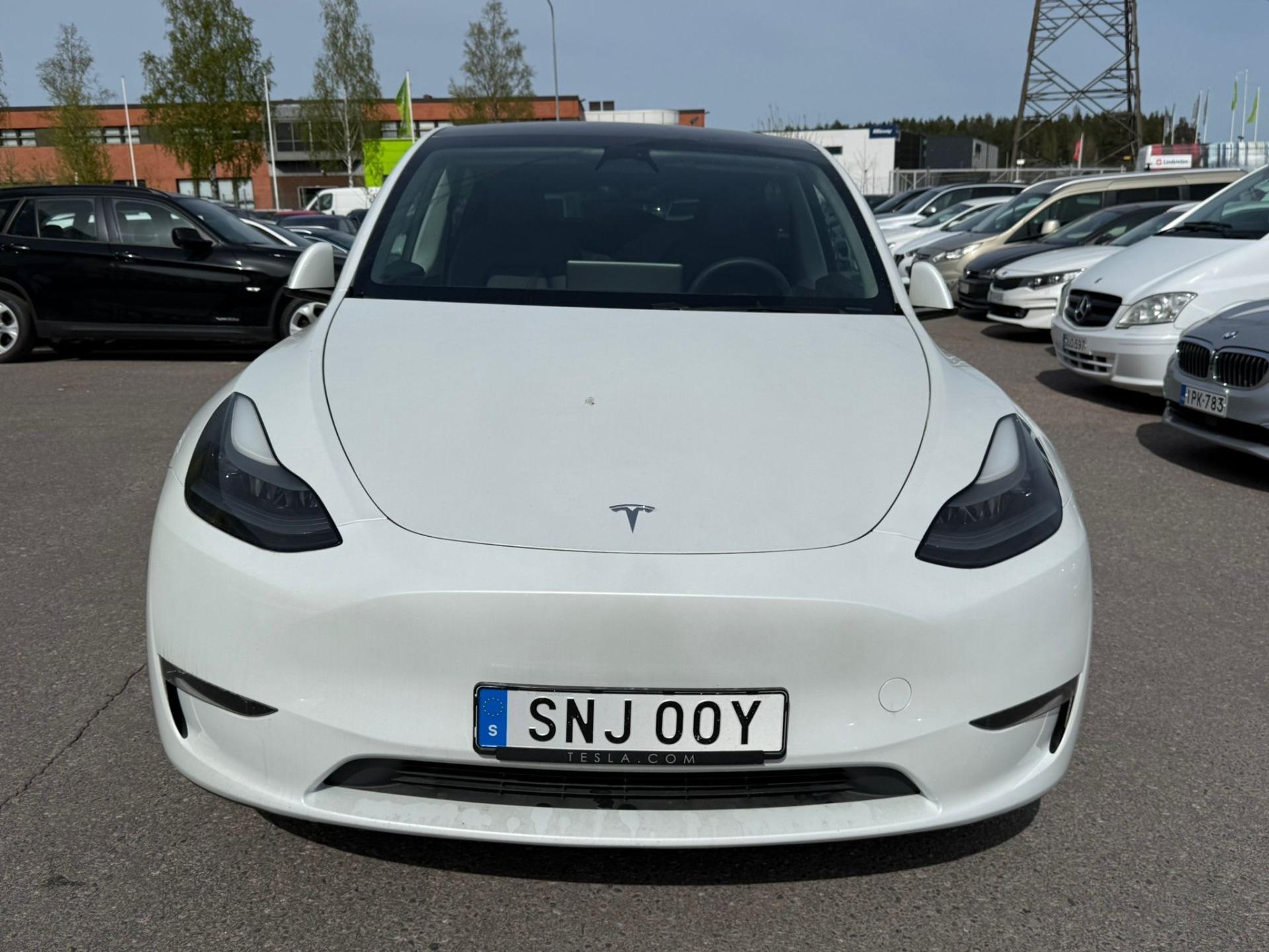 TESLA Model Y 2023