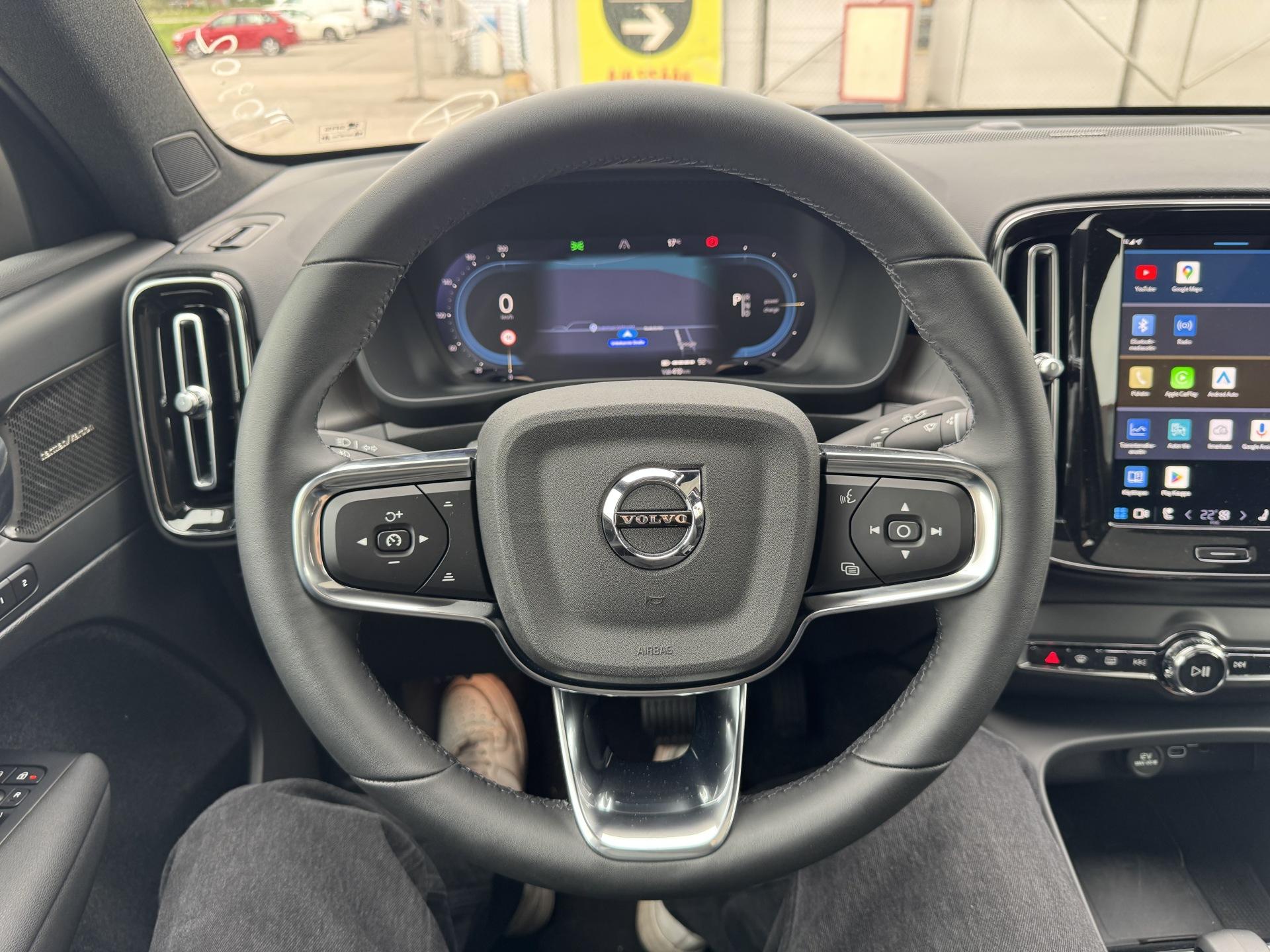VOLVO C40 2023