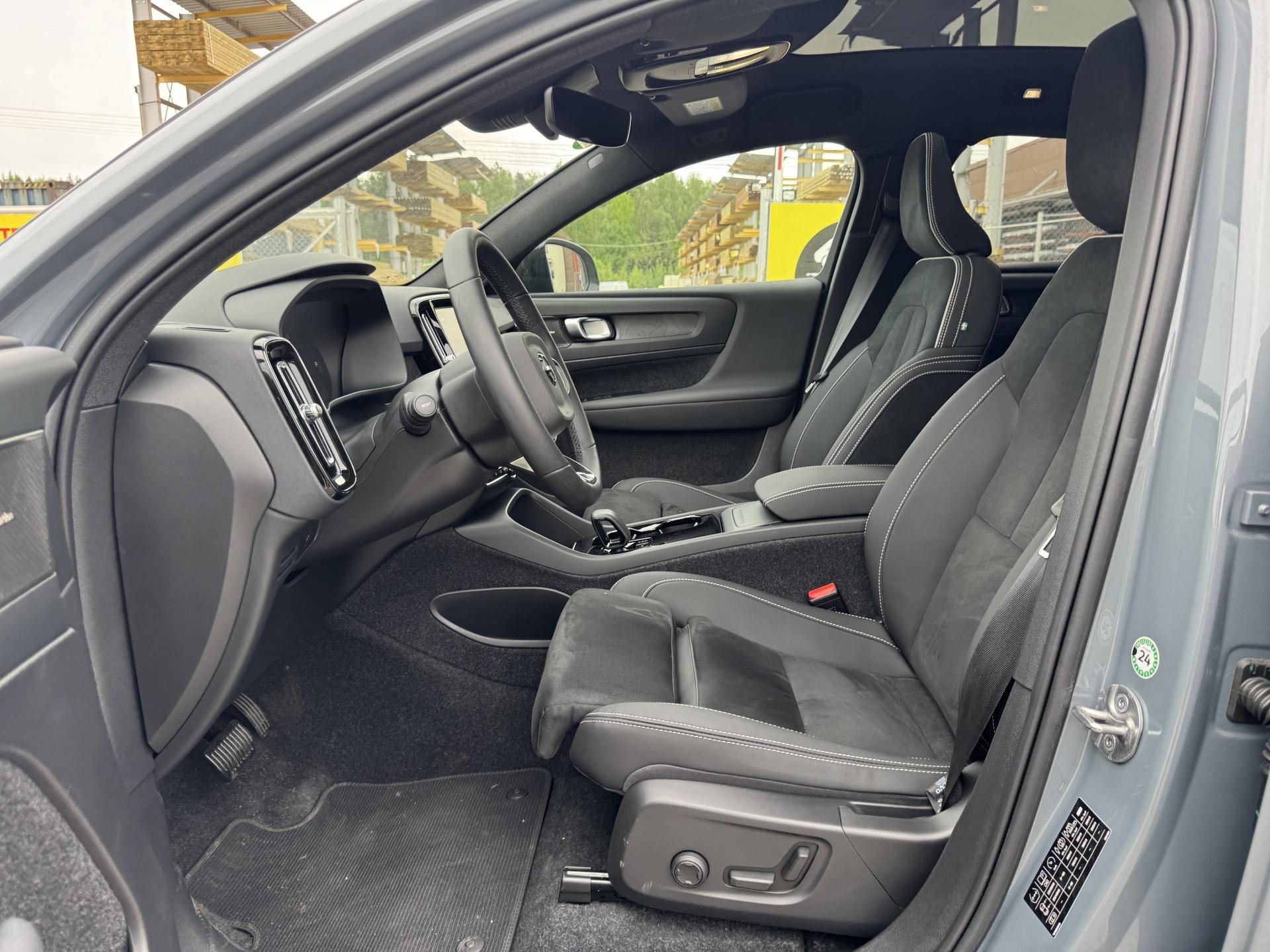 VOLVO C40 2023