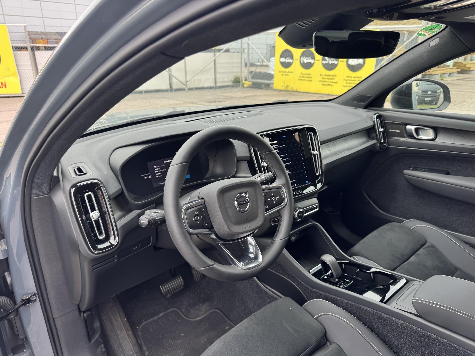 VOLVO C40 2023
