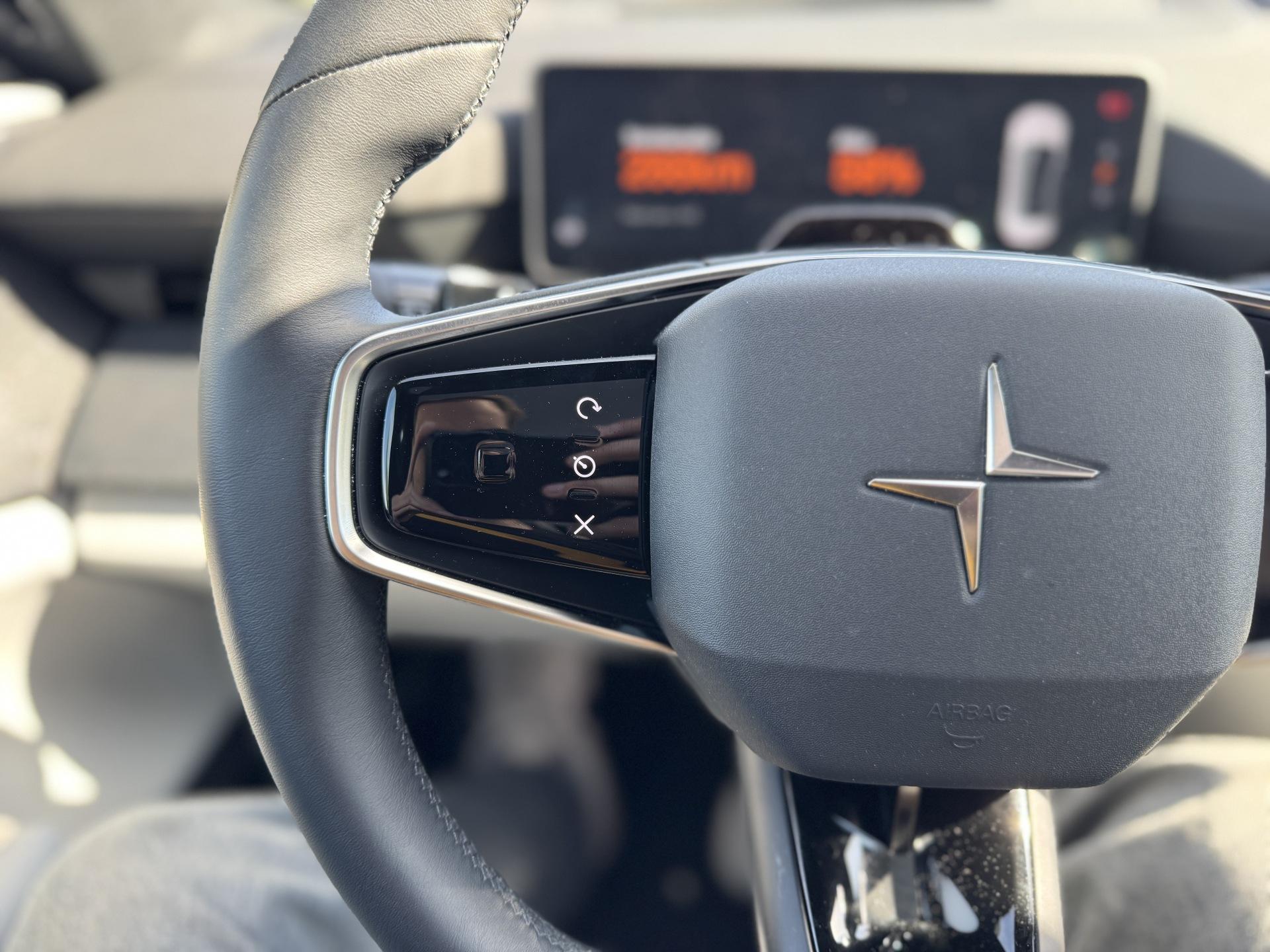 POLESTAR 4 2025