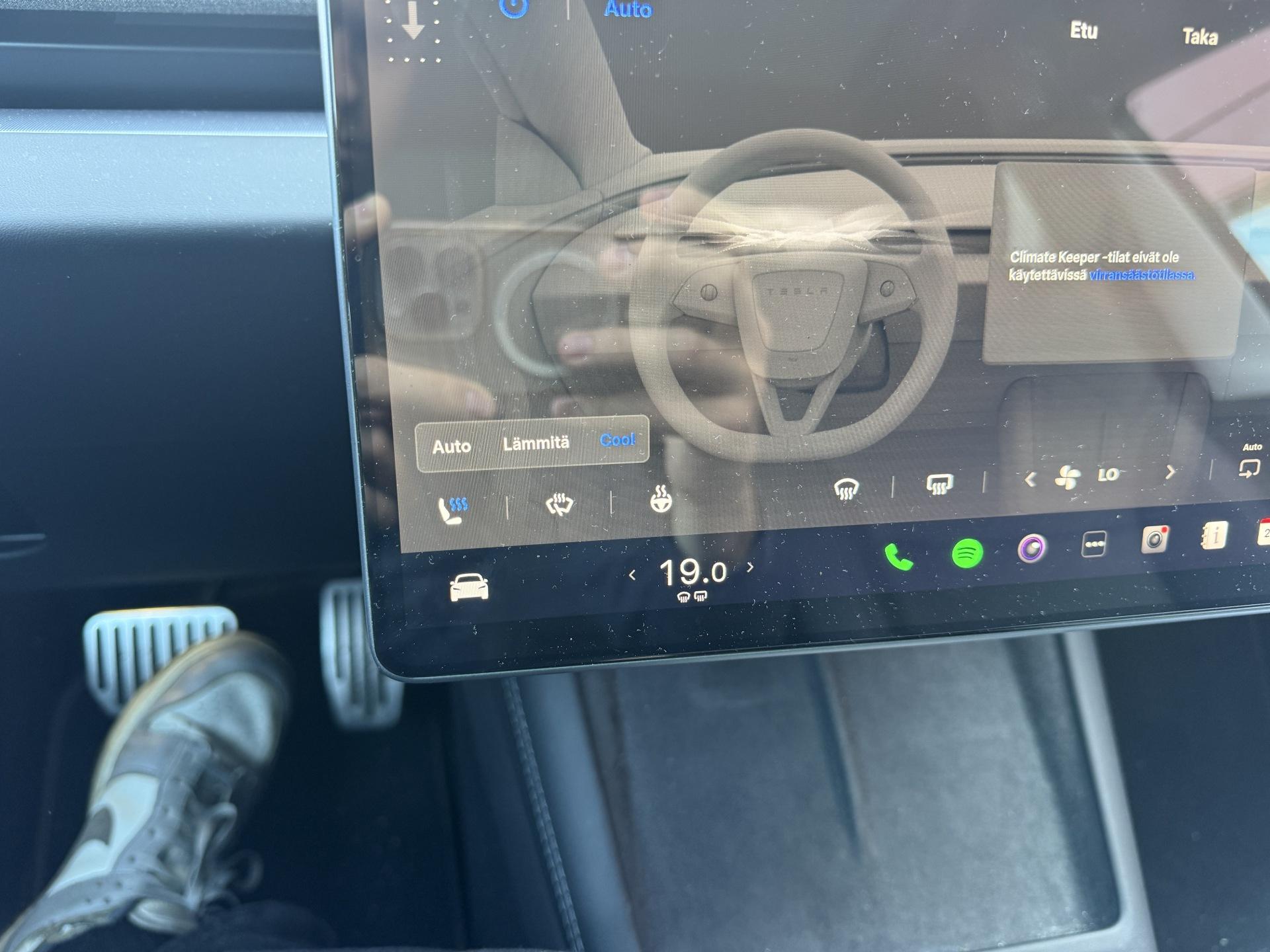TESLA Model 3 2024