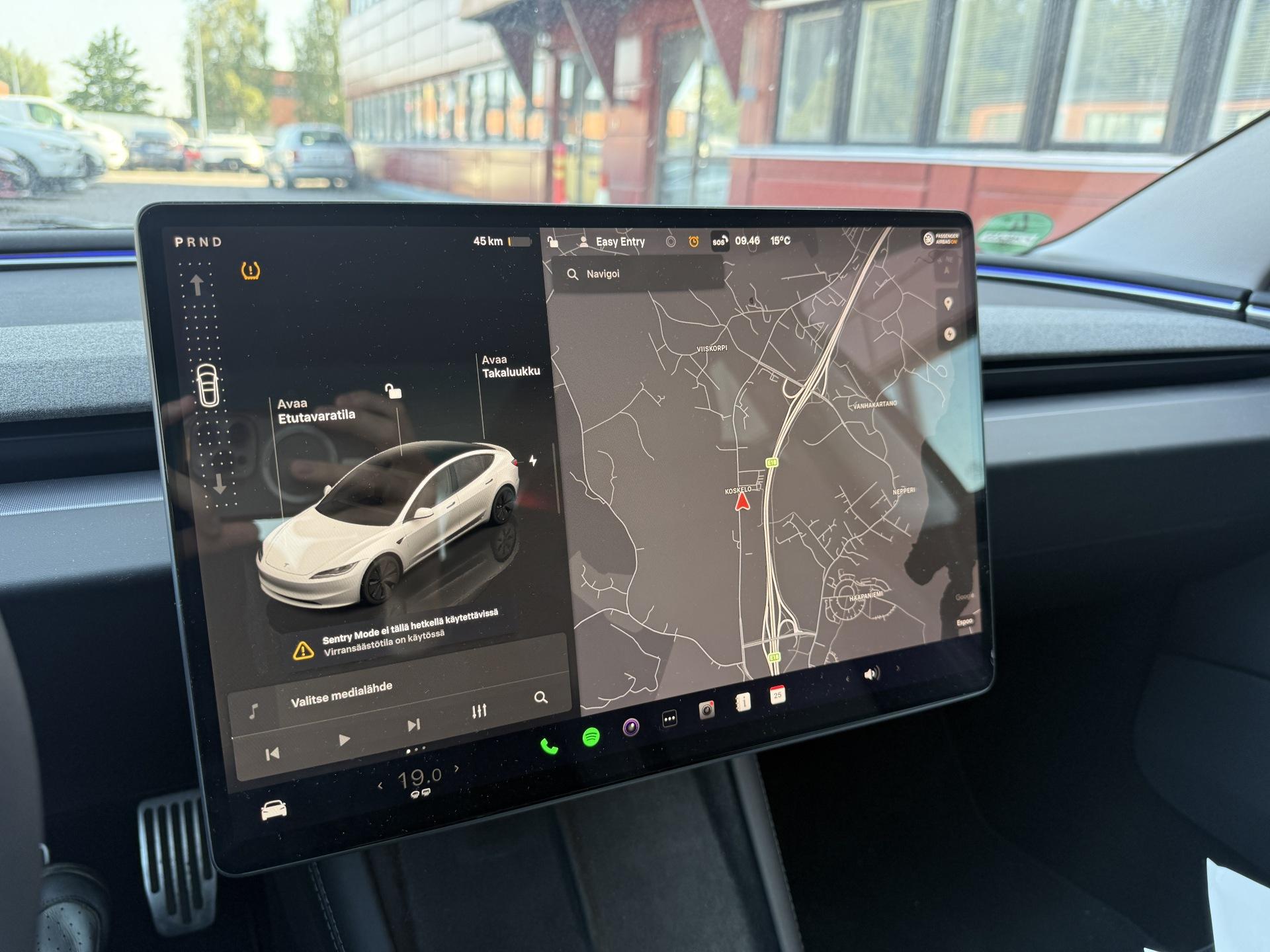 TESLA Model 3 2024