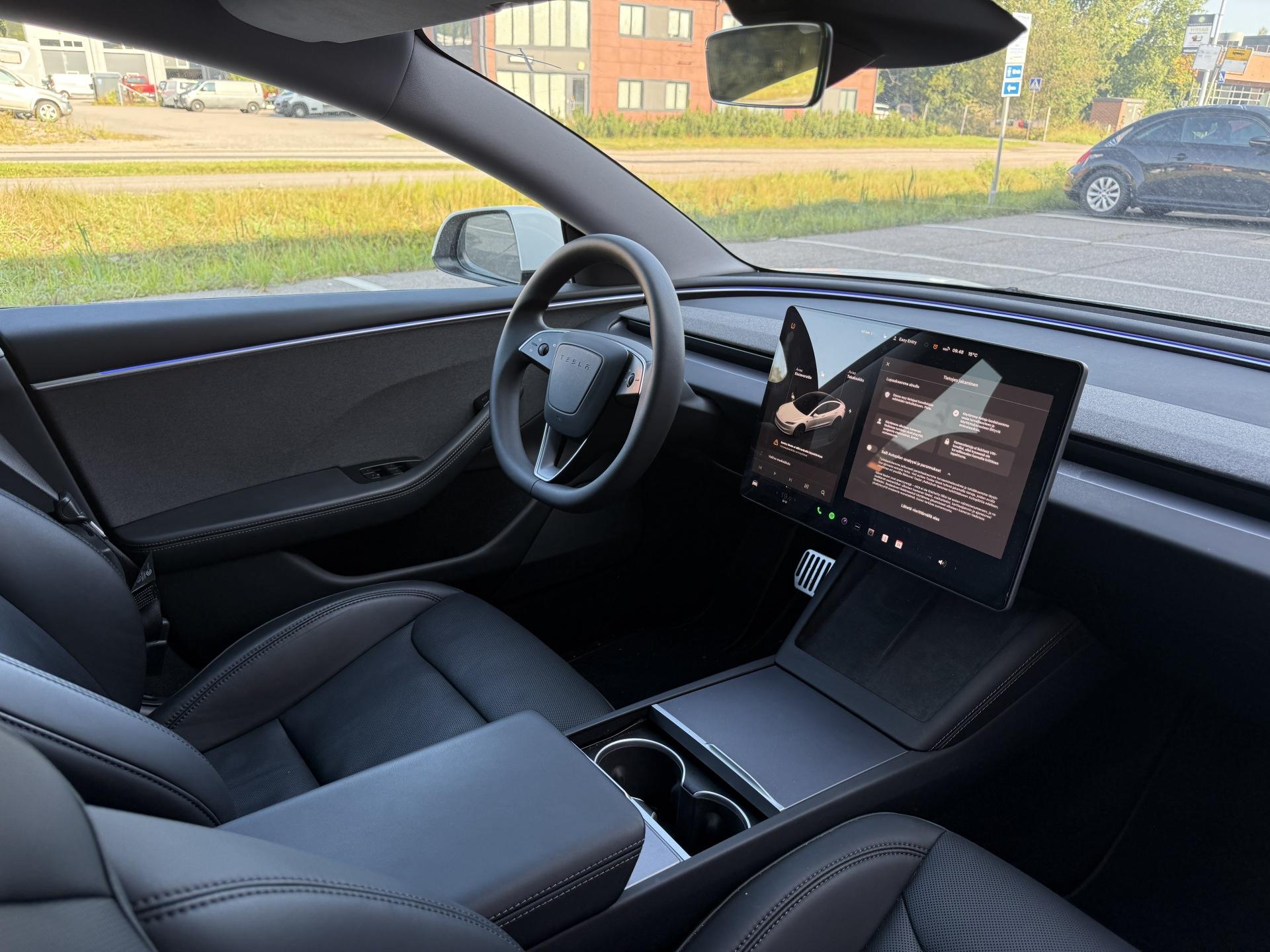 TESLA Model 3 2024
