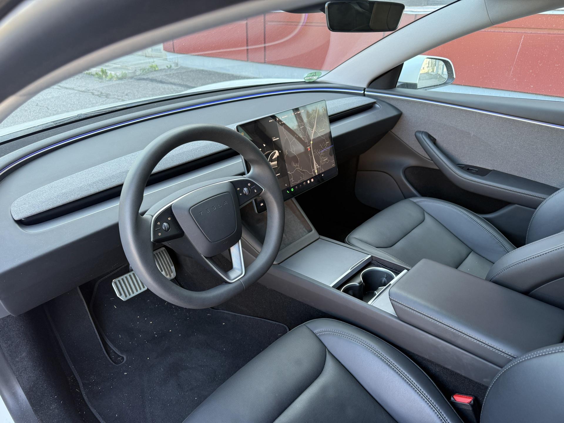 TESLA Model 3 2024
