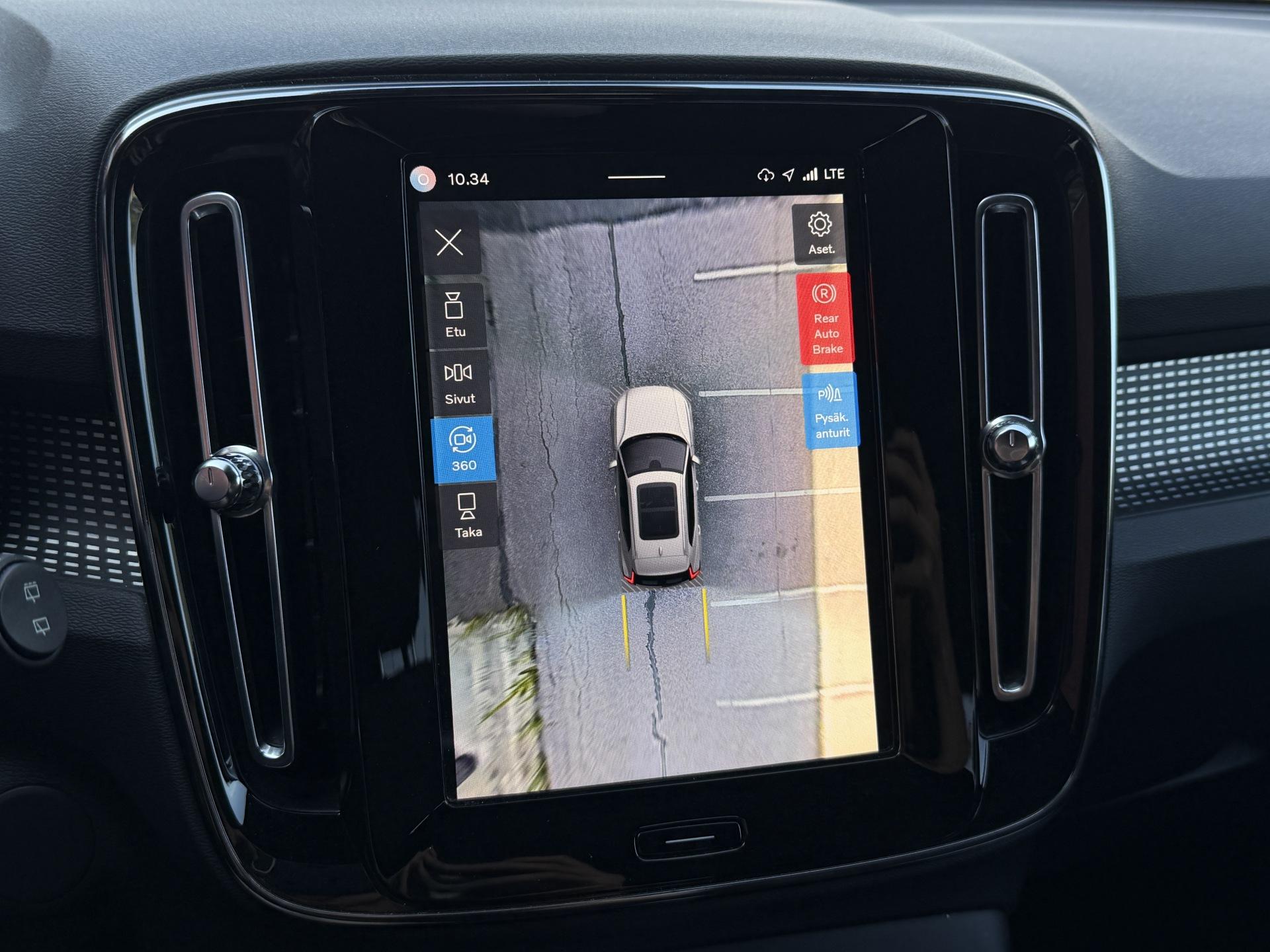 VOLVO XC40 2022