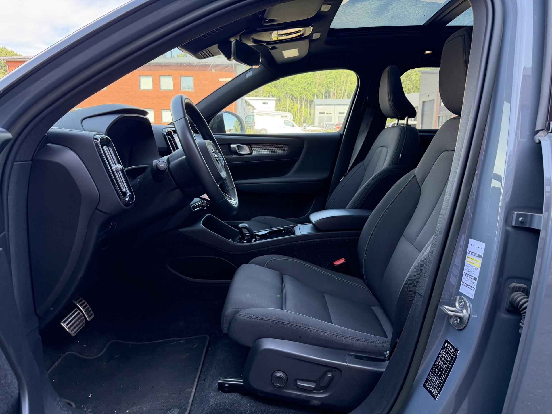 VOLVO XC40 2022