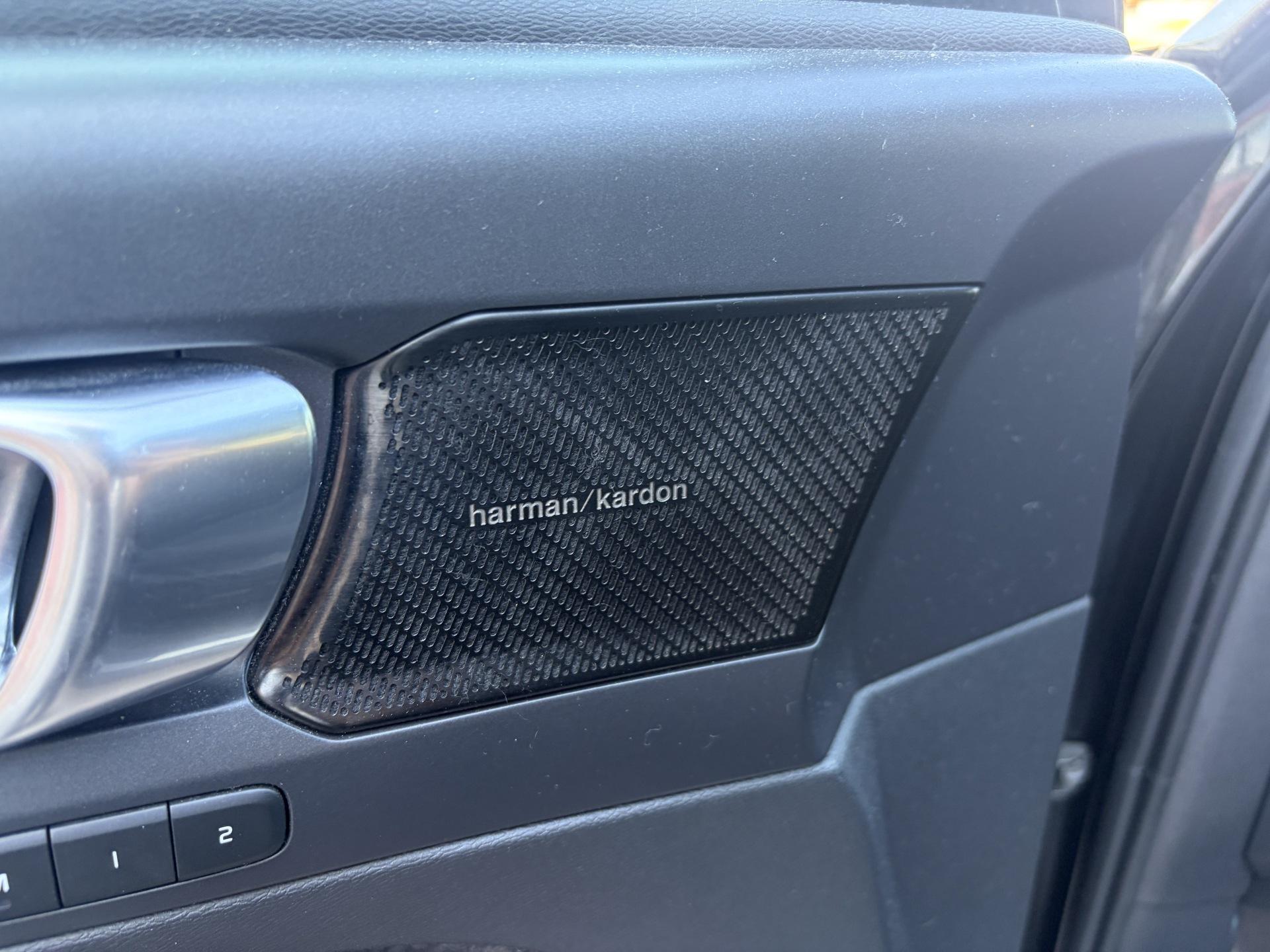 VOLVO C40 2022