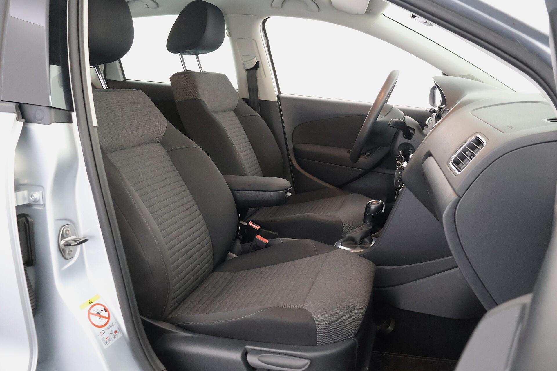 VOLKSWAGEN Polo 2010