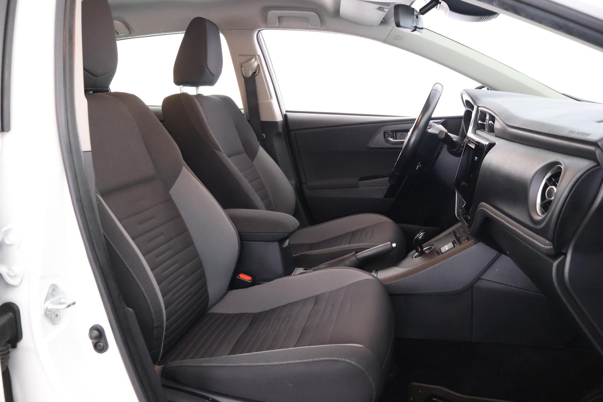 TOYOTA Auris 2017