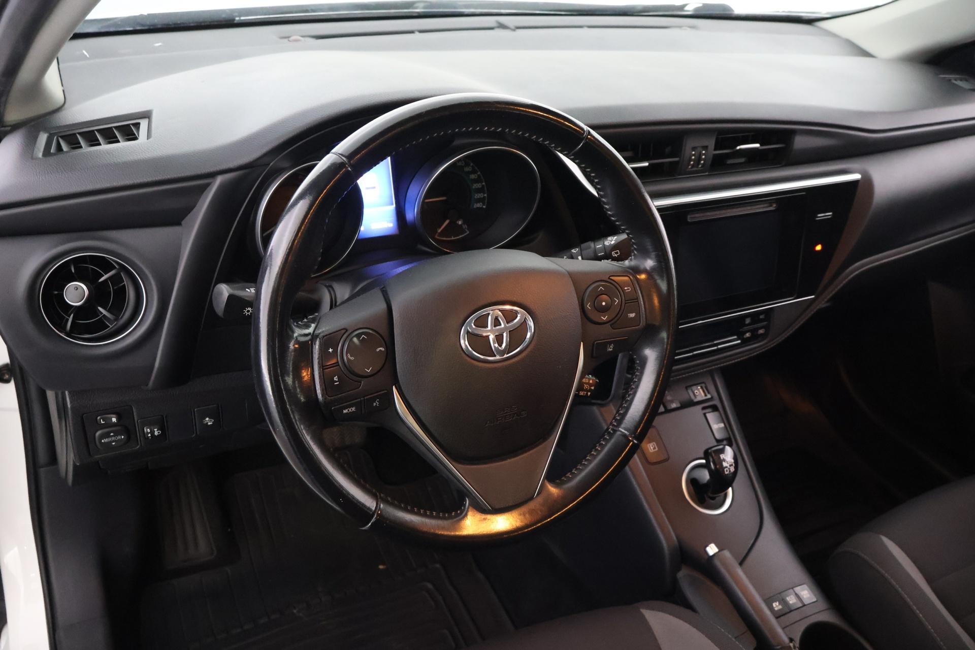 TOYOTA Auris 2017