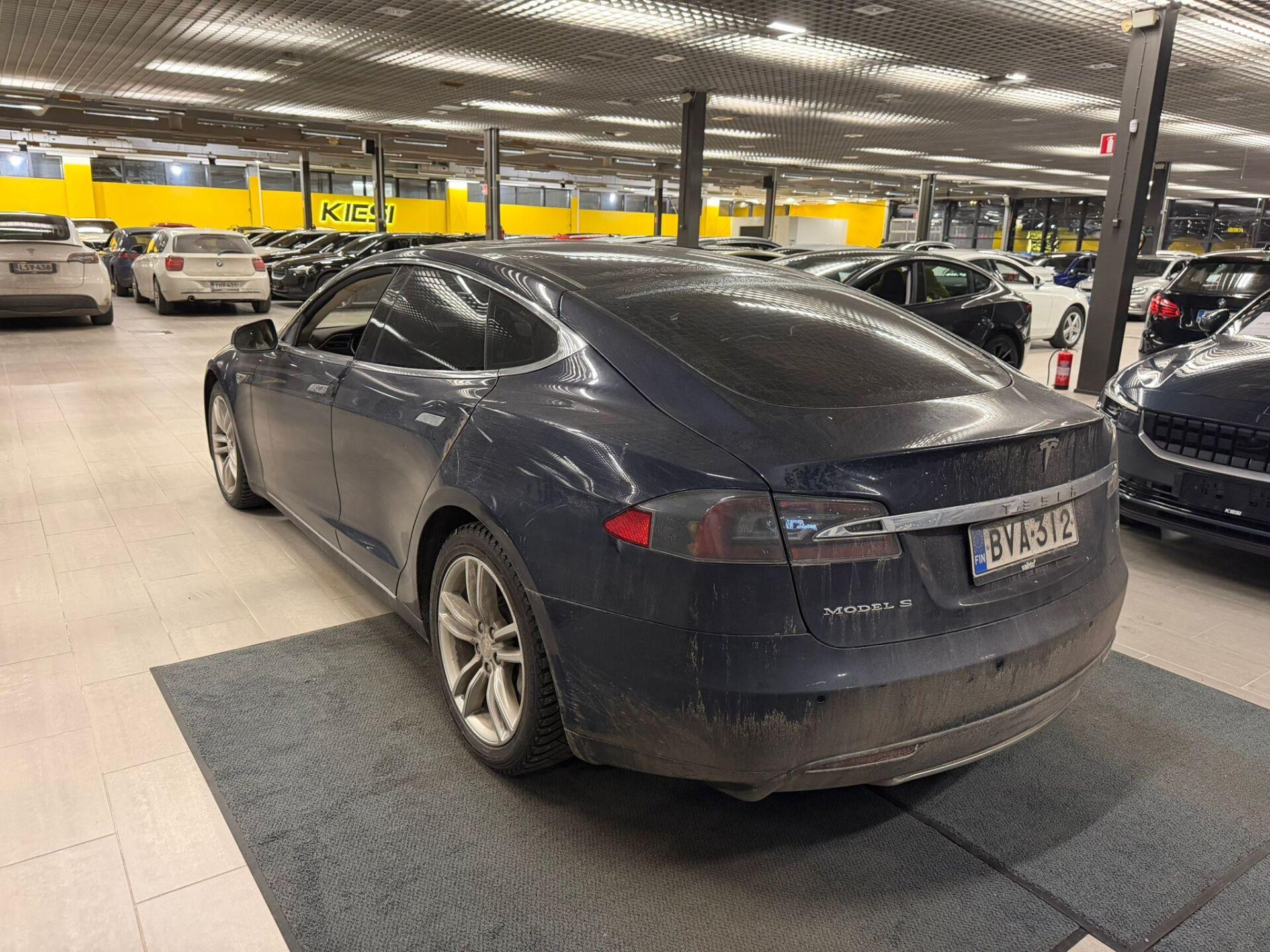 TESLA Model S 2013