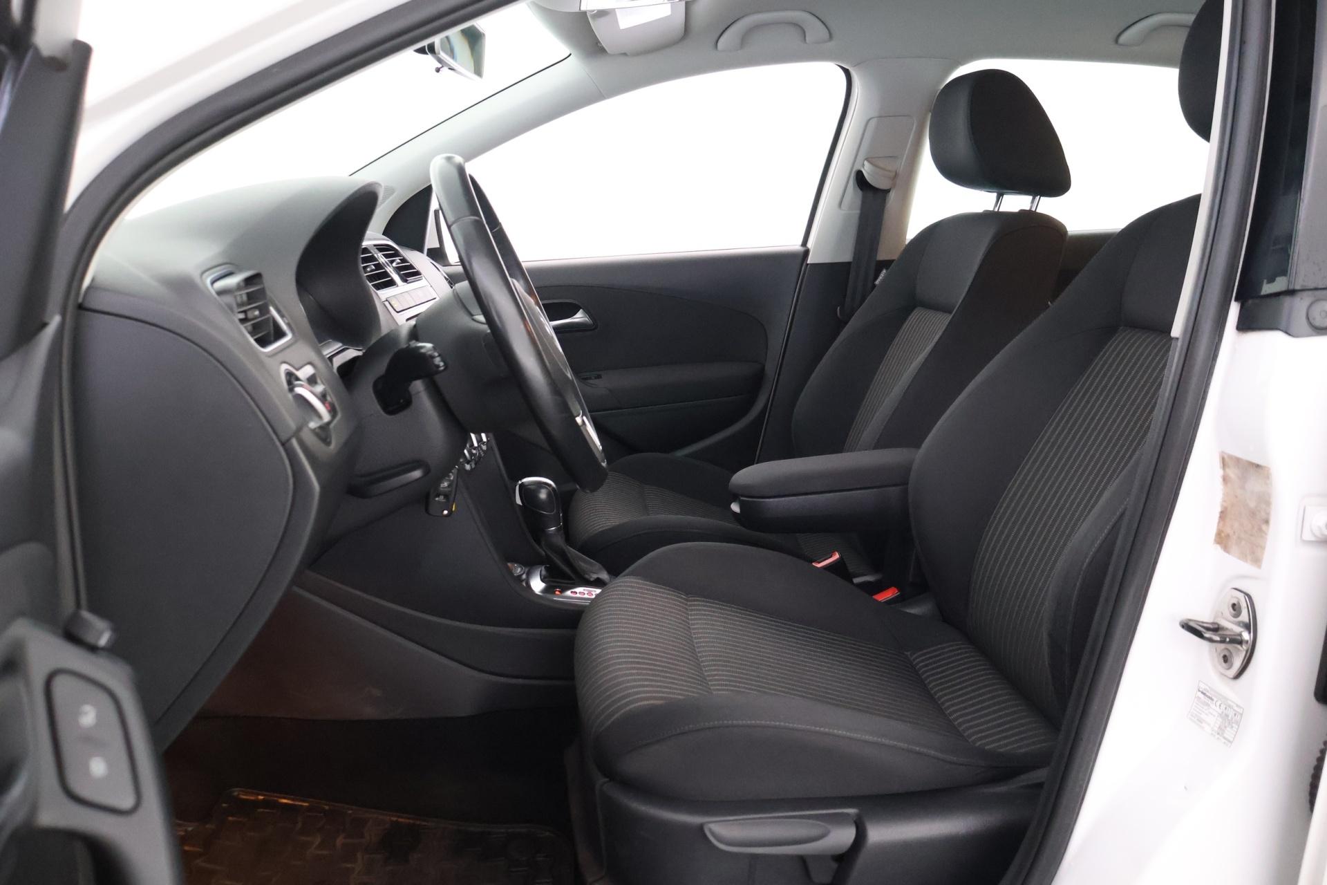 VOLKSWAGEN Polo 2011