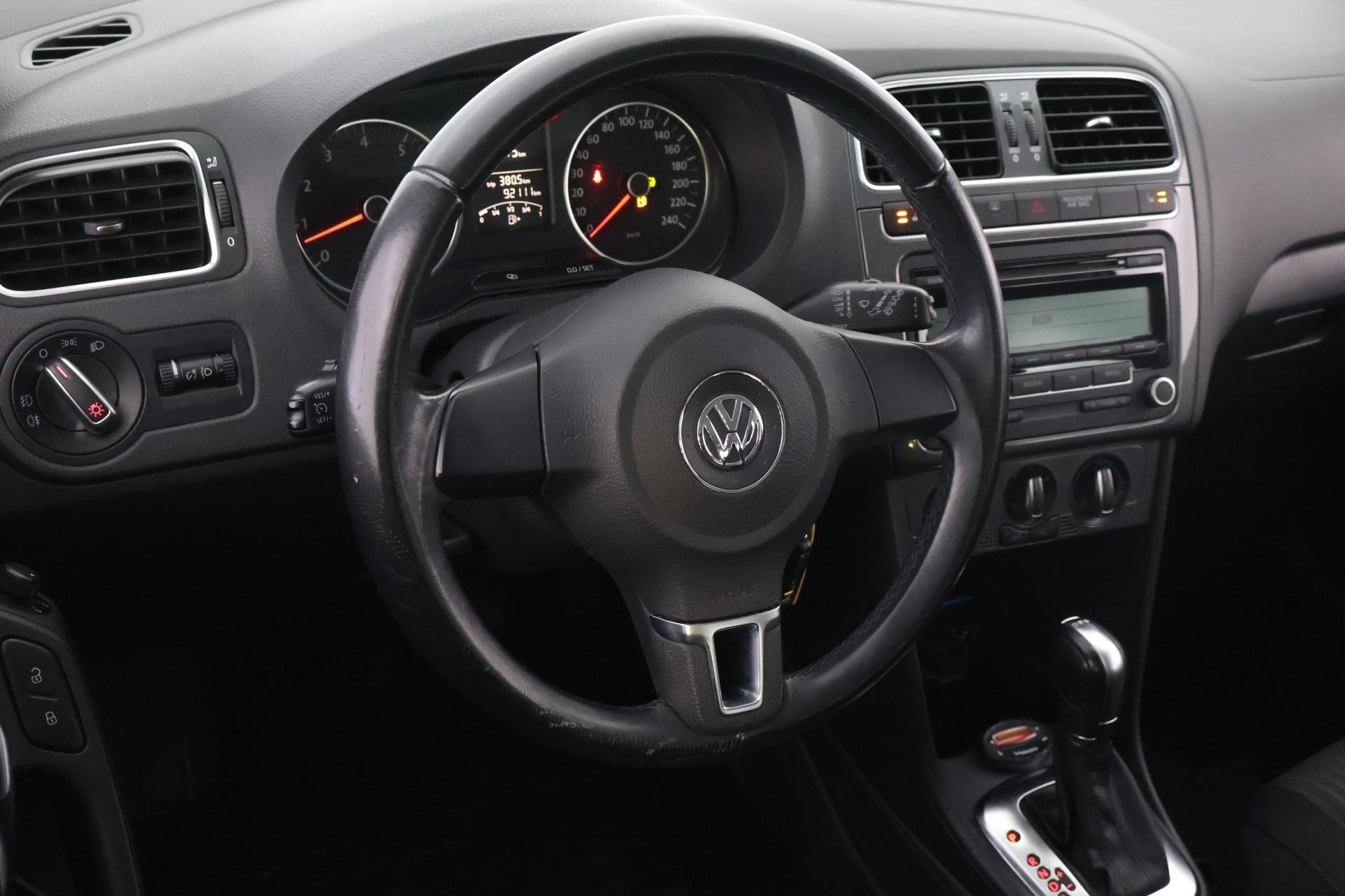 VOLKSWAGEN Polo 2011