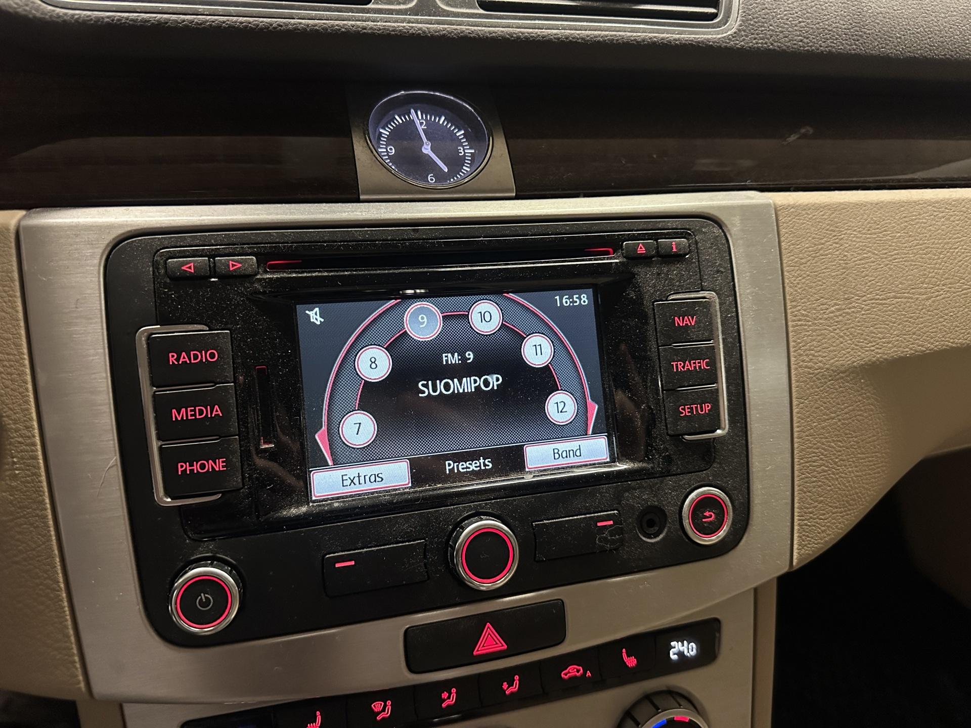 VOLKSWAGEN Passat 2012