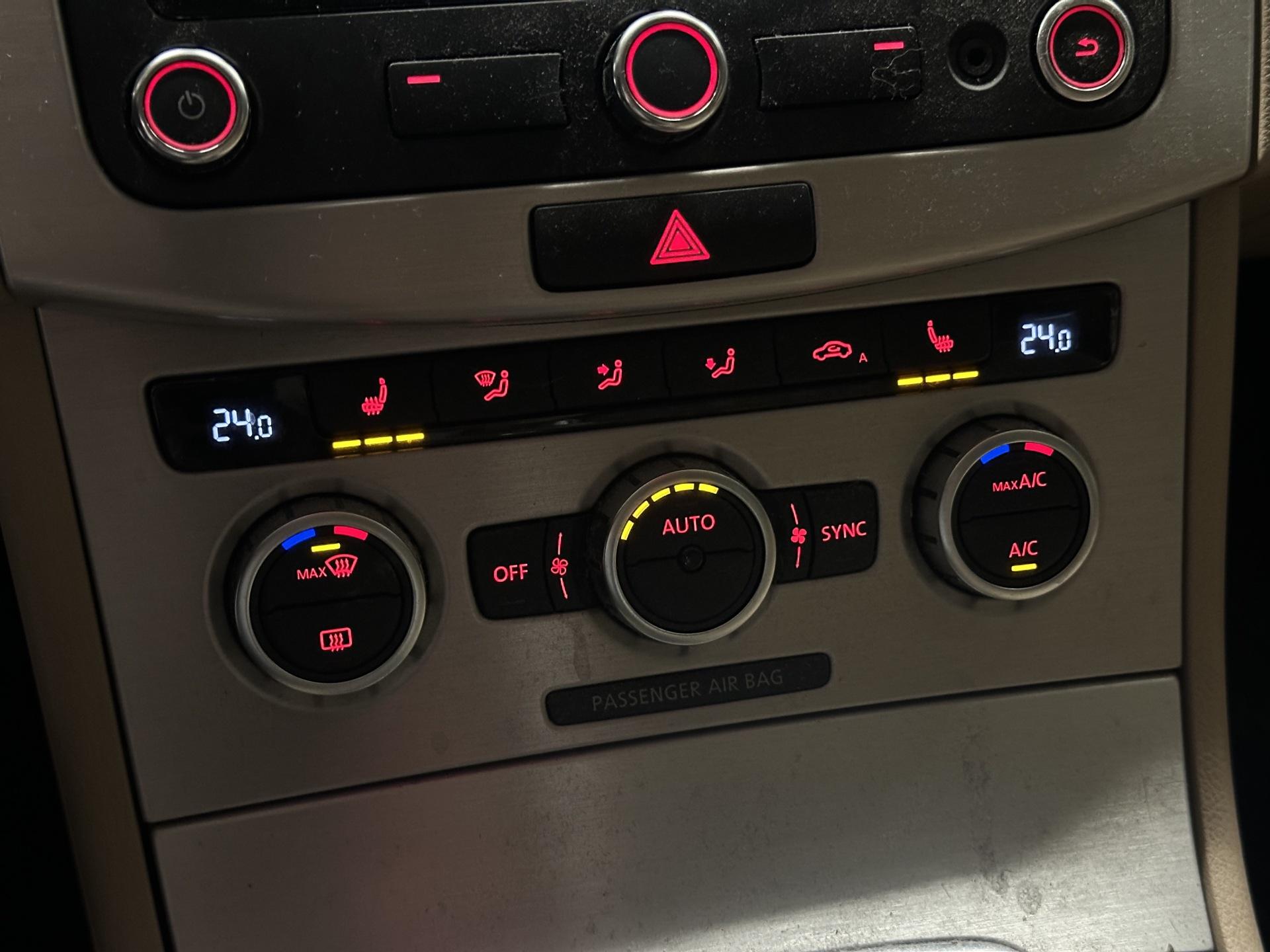 VOLKSWAGEN Passat 2012