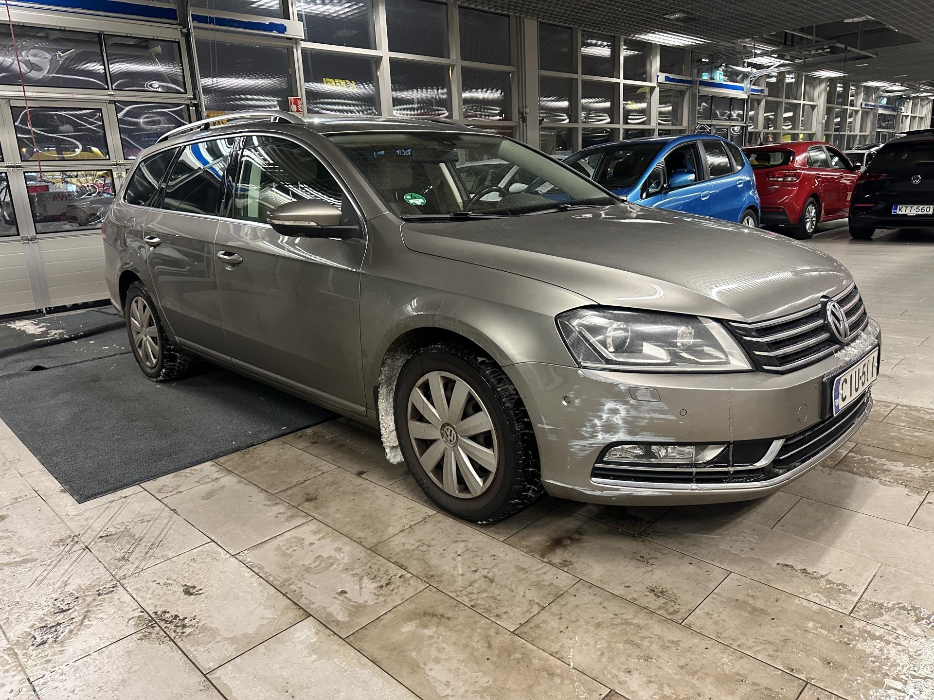 VOLKSWAGEN Passat 2012