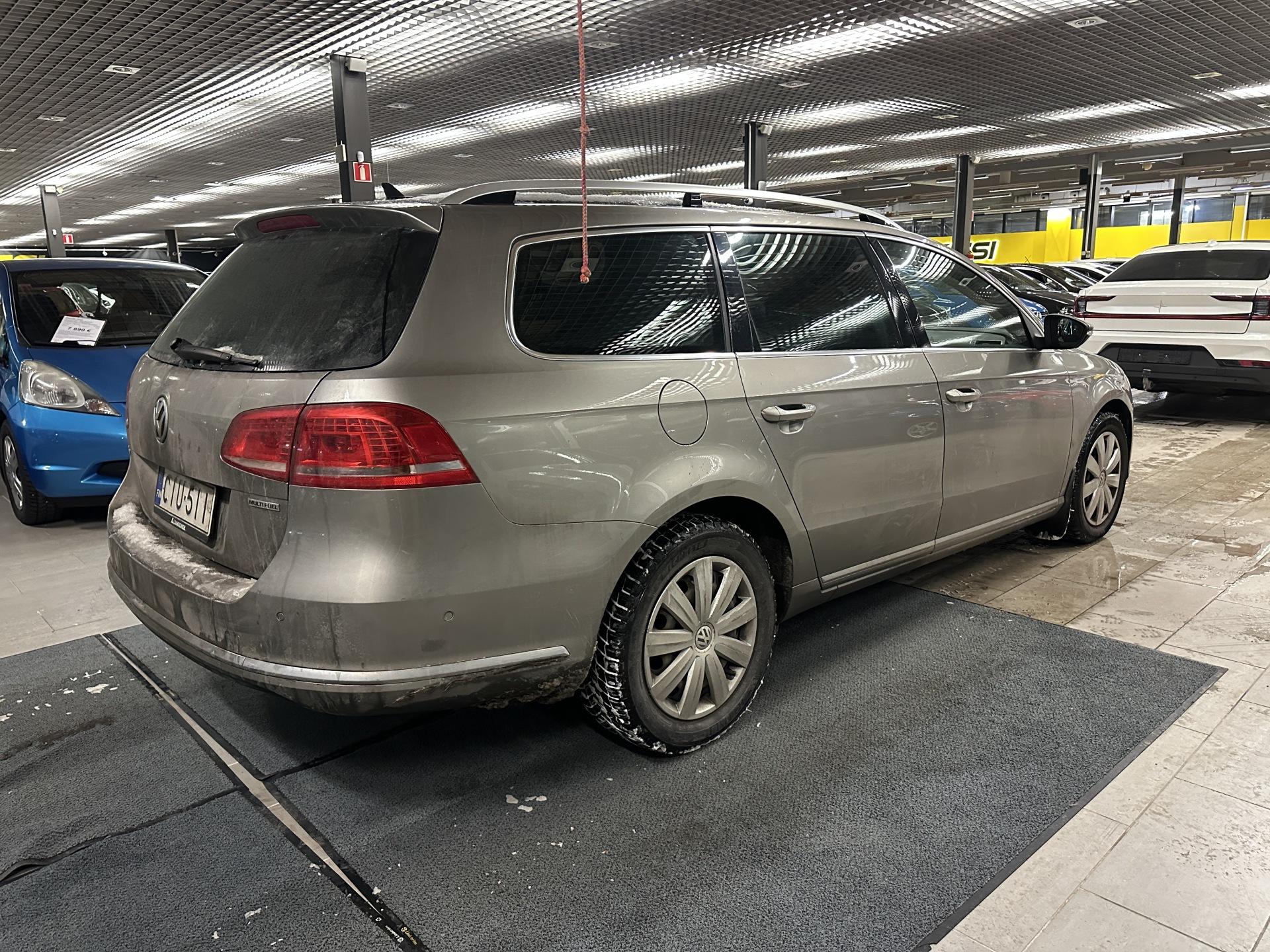 VOLKSWAGEN Passat 2012