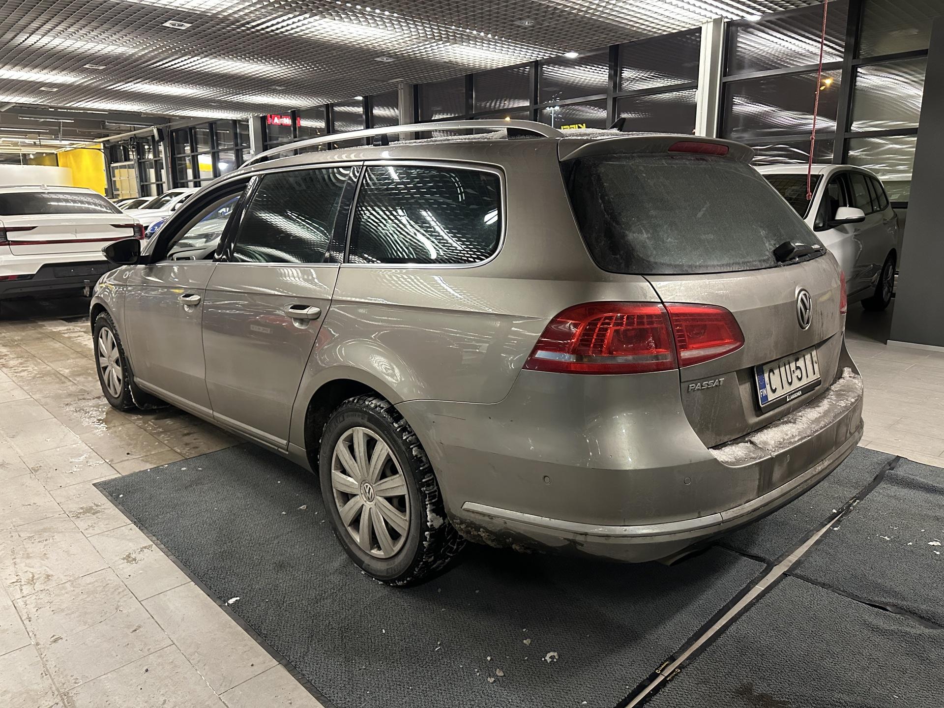 VOLKSWAGEN Passat 2012