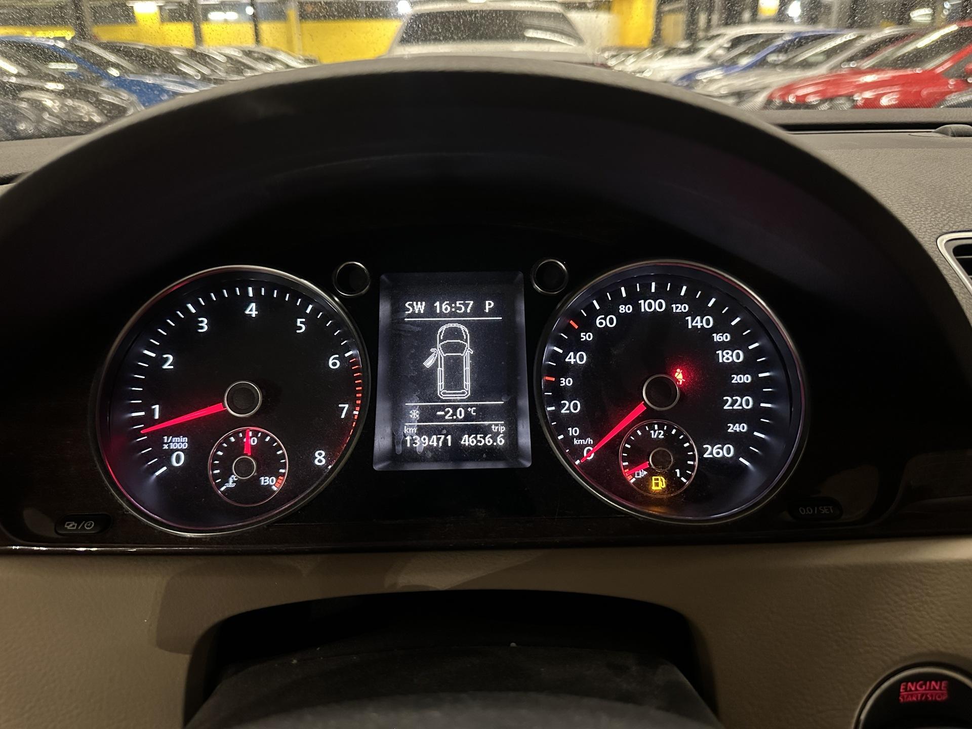 VOLKSWAGEN Passat 2012