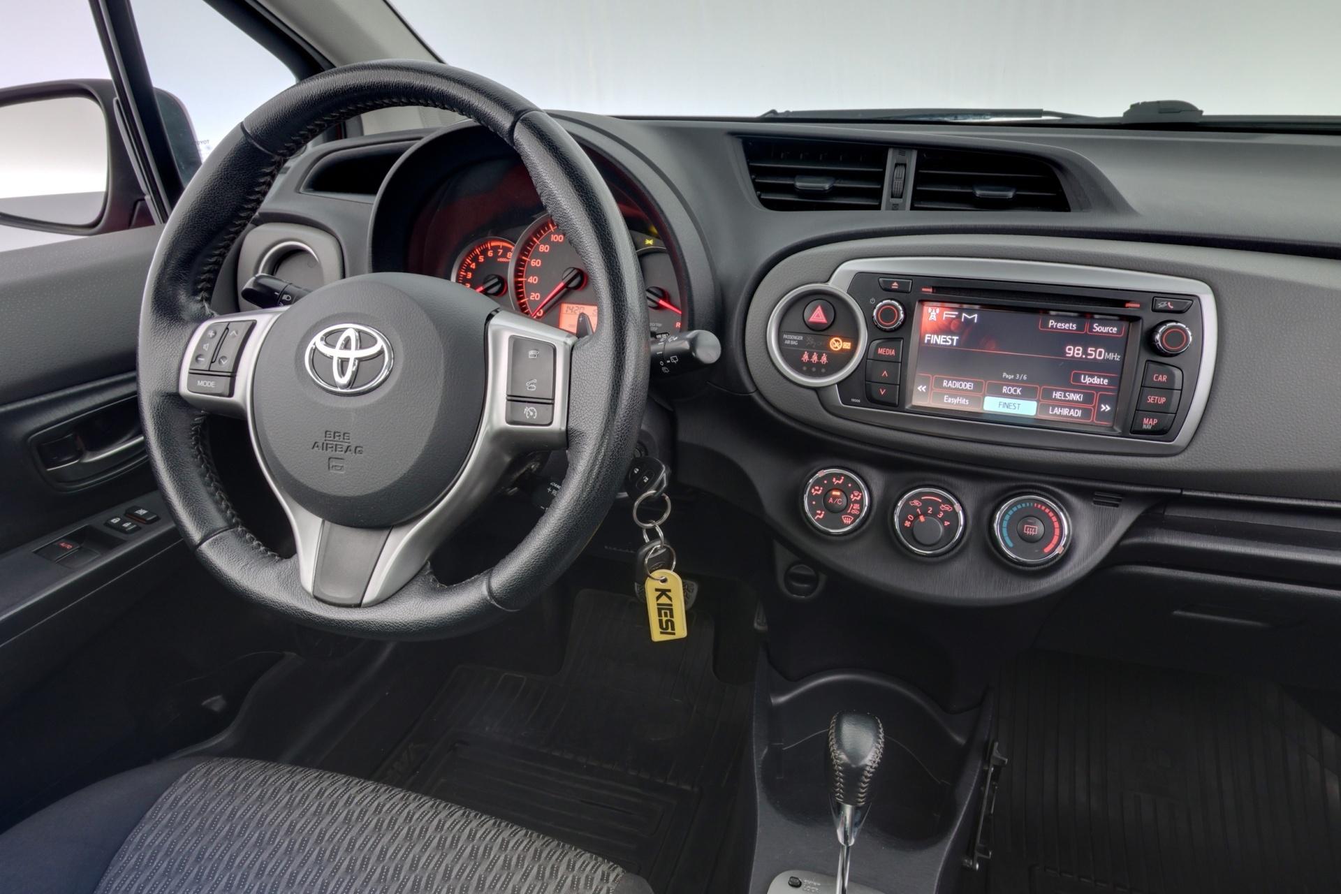 TOYOTA Yaris 2014