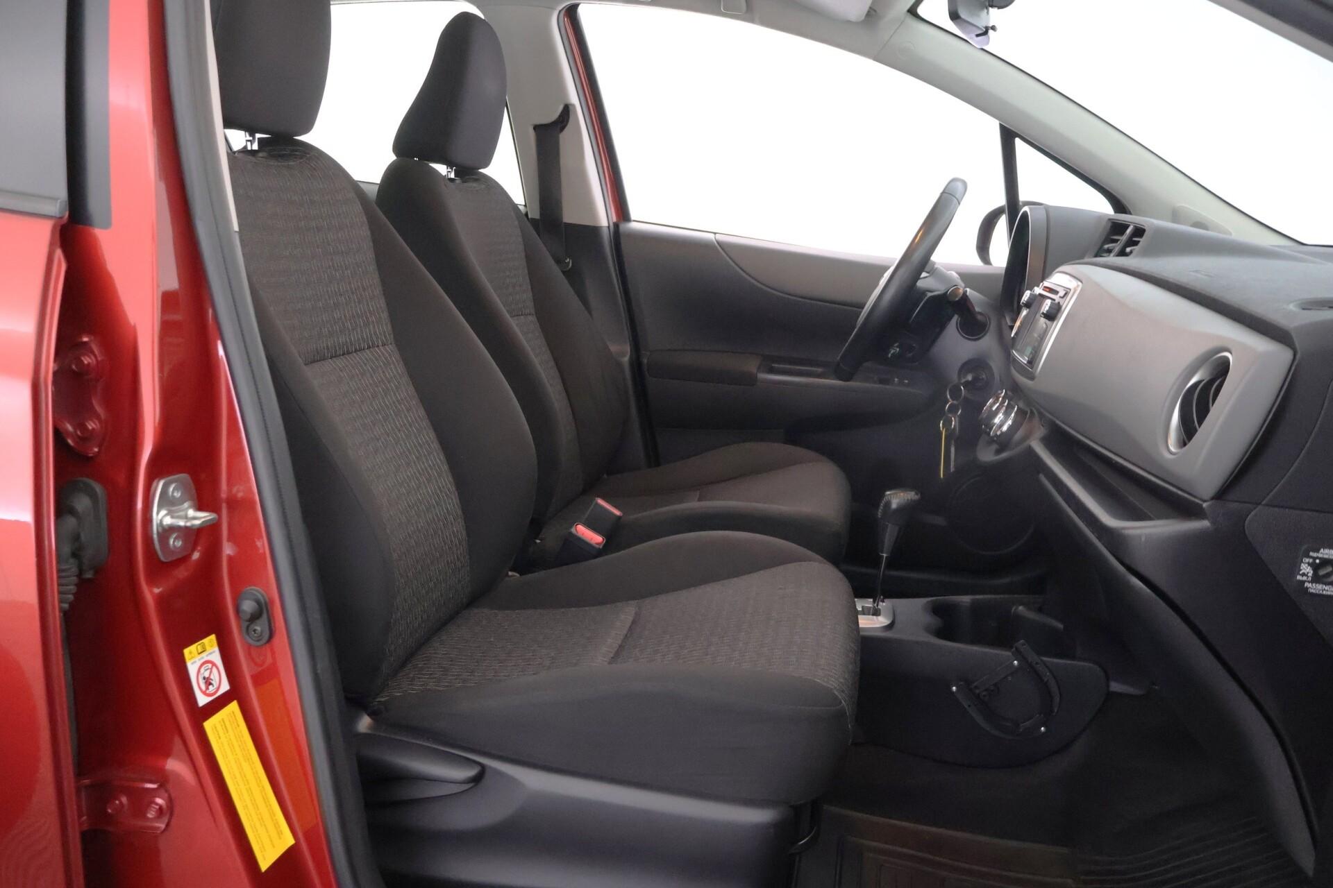 TOYOTA Yaris 2014